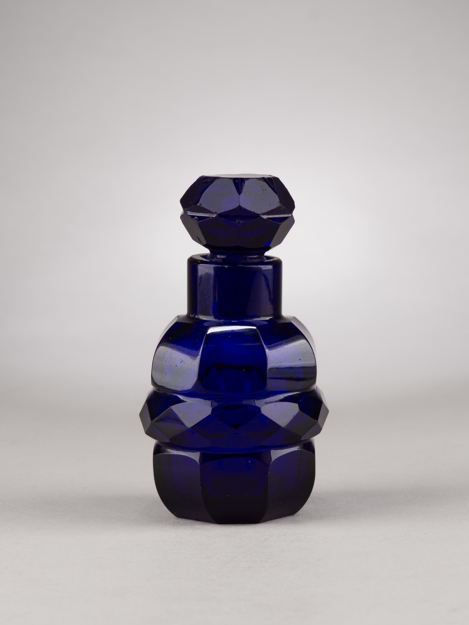 Флакончик кобальтового стекла. 
Россия, Никольско-Бахметевский завод, 1830-1850-е годы.