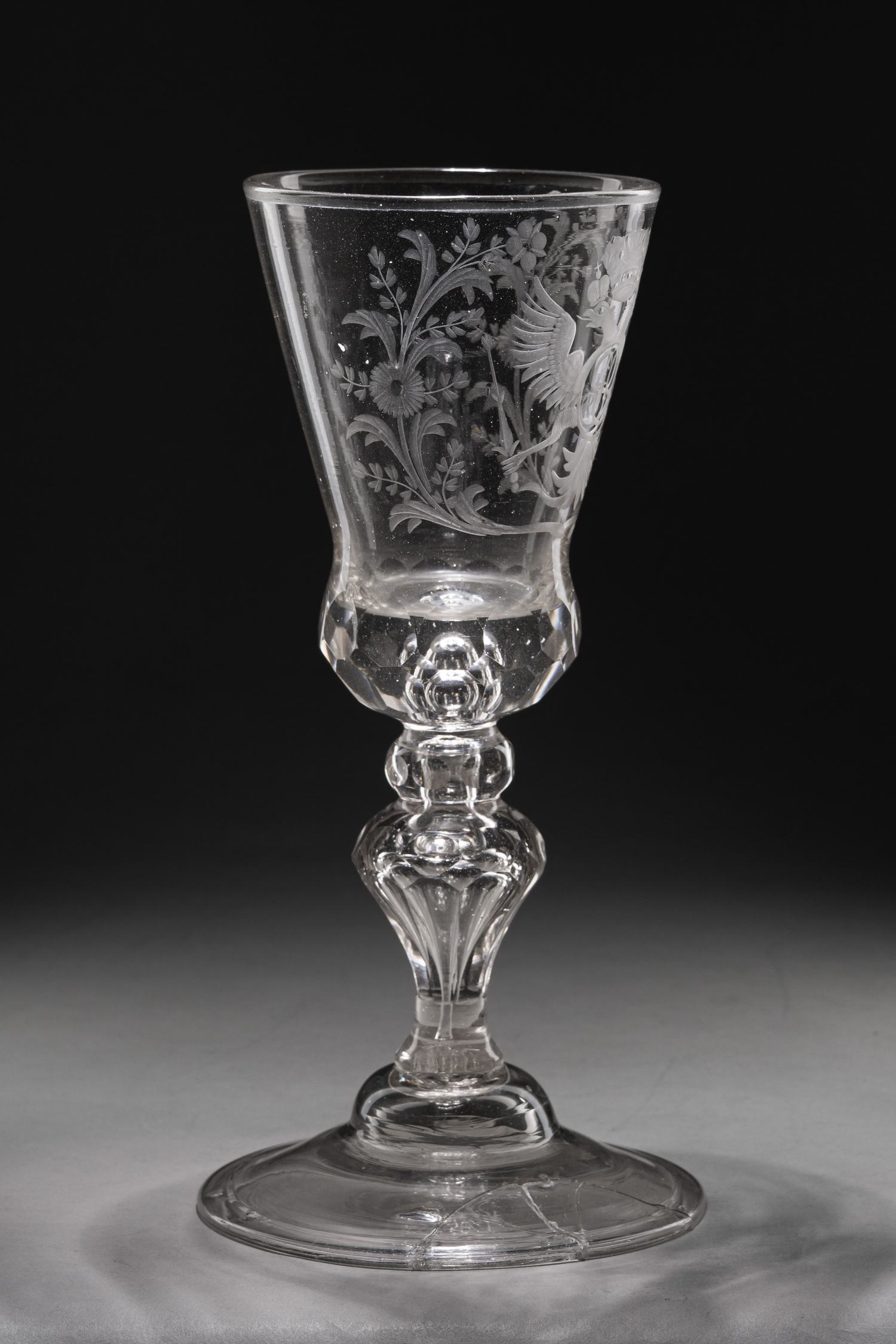 Кубок с вензелем императрицы Елизаветы Петровны.
Россия, Петербургский стеклянный завод , 1741-1761 годы.