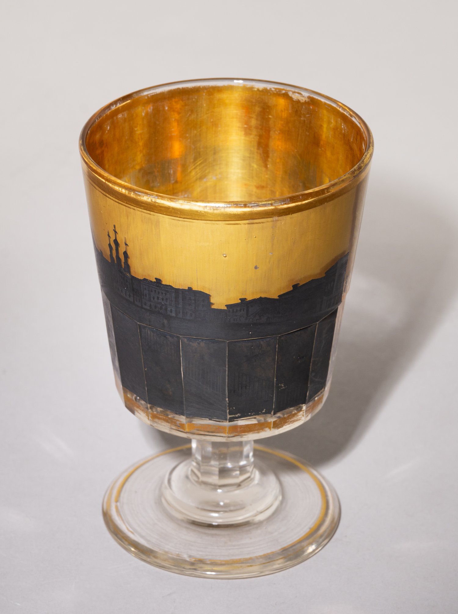 (Редкость. Санкт-Петербург. ИСЗ) Бокал с изображением панорамного вида Санкт-Петербурга.
Россия, Императорский стеклянный завод, 1830-е – 1840-е годы.