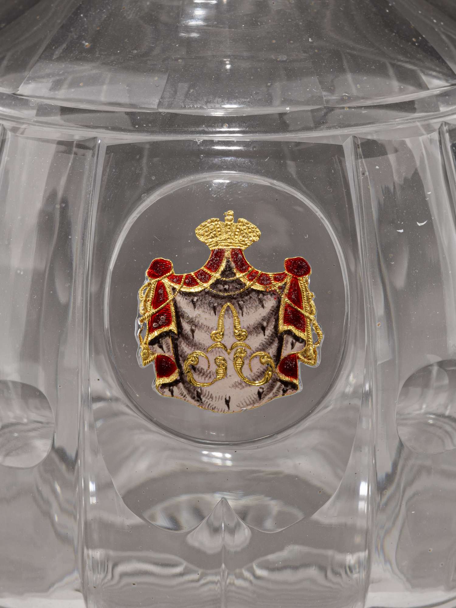 (ИСЗ) Графин из «Банкетного» сервиза цесаревича Александра Николаевича (будущего императора Александра II) Россия, Императорский стеклянный завод, 1841–1850 годы.