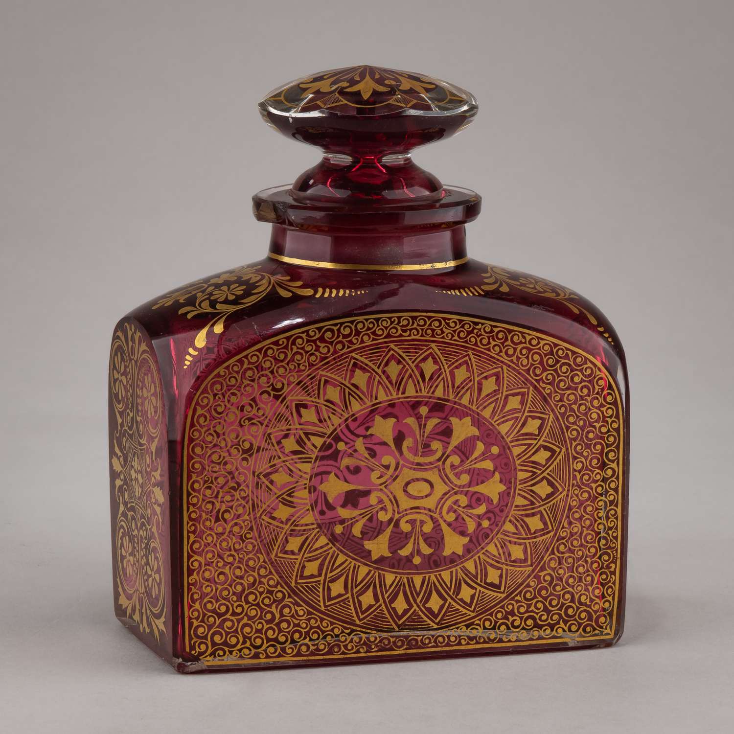 Чайница «золотой рубин».
Россия,  Императорский стеклянный завод,  середина XIX века.