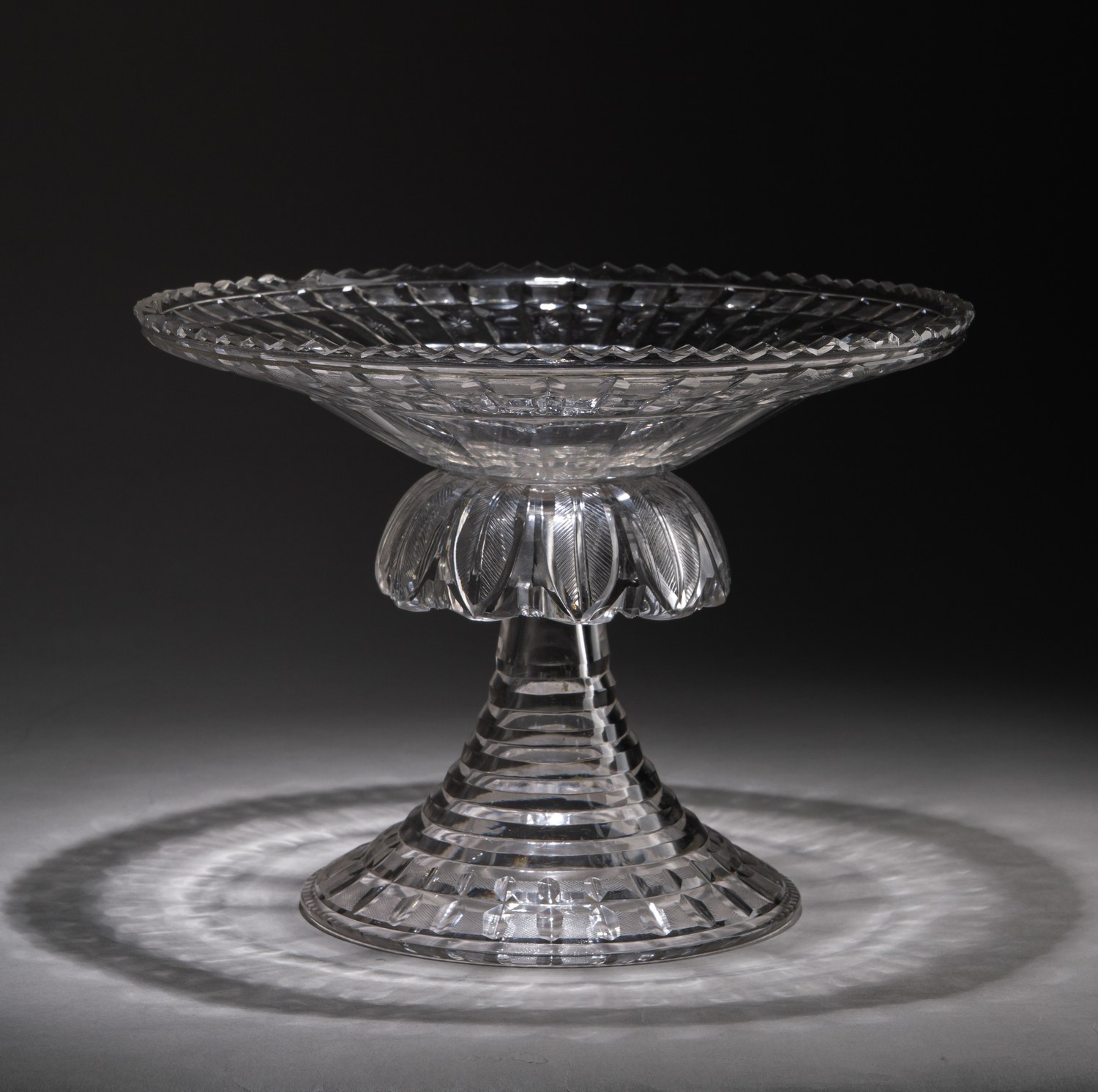 (ИСЗ. Сервиз из Зимнего дворца) Ваза из «Бахметевского сервиза». Россия, Императорский стеклянный завод, по проекту А. Бармина, 1820-1890-е годы.