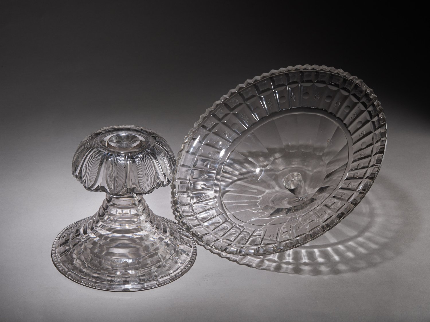 (ИСЗ. Сервиз из Зимнего дворца) Ваза из «Бахметевского сервиза». Россия, Императорский стеклянный завод, по проекту А. Бармина, 1820-1890-е годы.