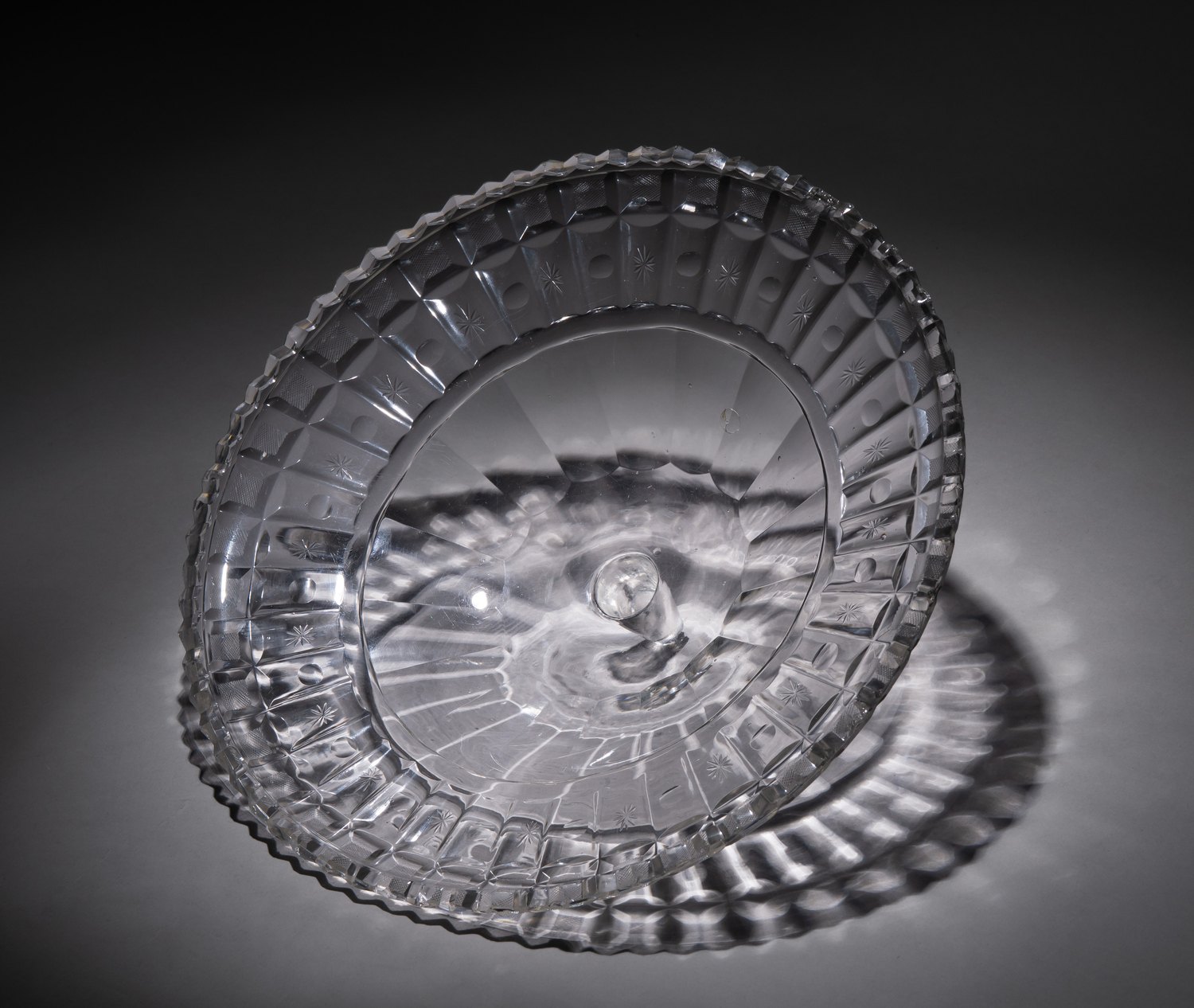 (ИСЗ. Сервиз из Зимнего дворца) Ваза из «Бахметевского сервиза». Россия, Императорский стеклянный завод, по проекту А. Бармина, 1820-1890-е годы.