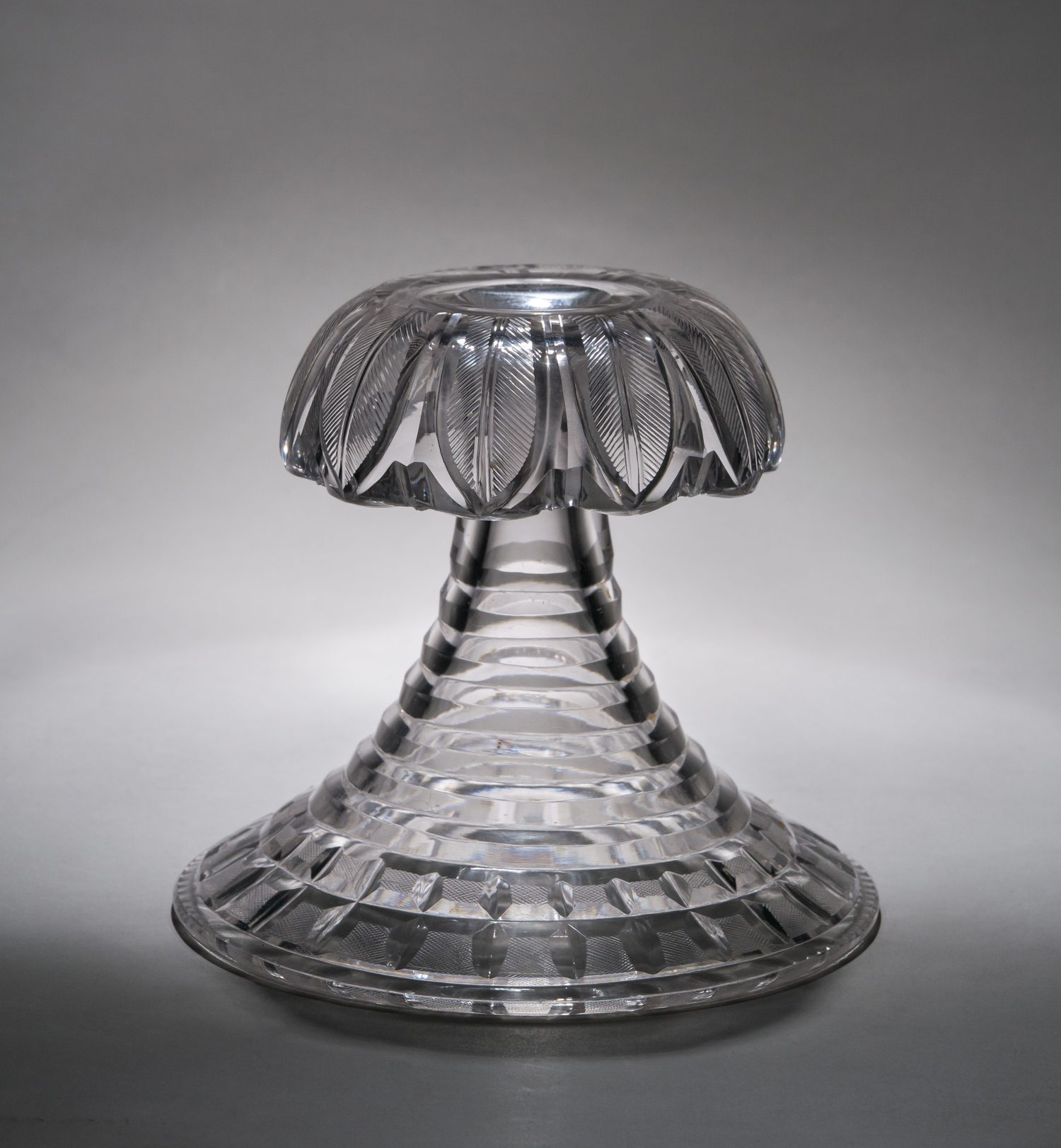 (ИСЗ. Сервиз из Зимнего дворца) Ваза из «Бахметевского сервиза». Россия, Императорский стеклянный завод, по проекту А. Бармина, 1820-1890-е годы.