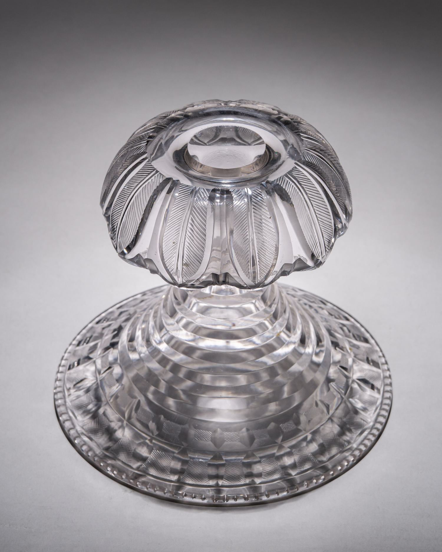 (ИСЗ. Сервиз из Зимнего дворца) Ваза из «Бахметевского сервиза». Россия, Императорский стеклянный завод, по проекту А. Бармина, 1820-1890-е годы.