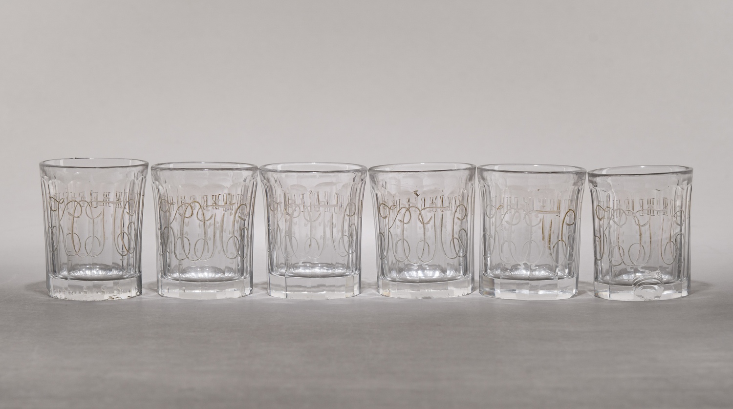 (Теплоход императорской семьи «Межень») Шесть водочных стопок с теплохода «Межень». 
Россия, 1900–1913 годы.