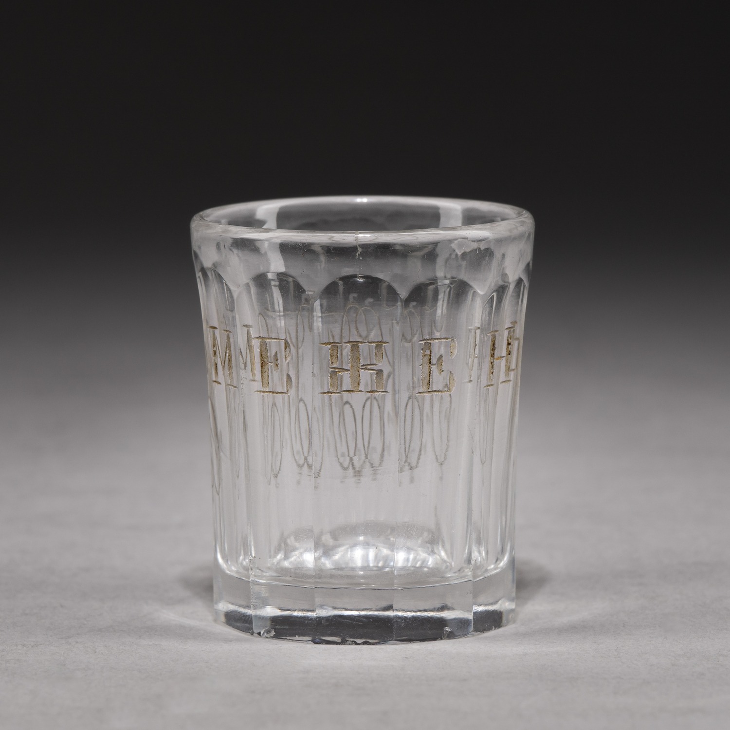 (Теплоход императорской семьи «Межень») Шесть водочных стопок с теплохода «Межень». 
Россия, 1900–1913 годы.