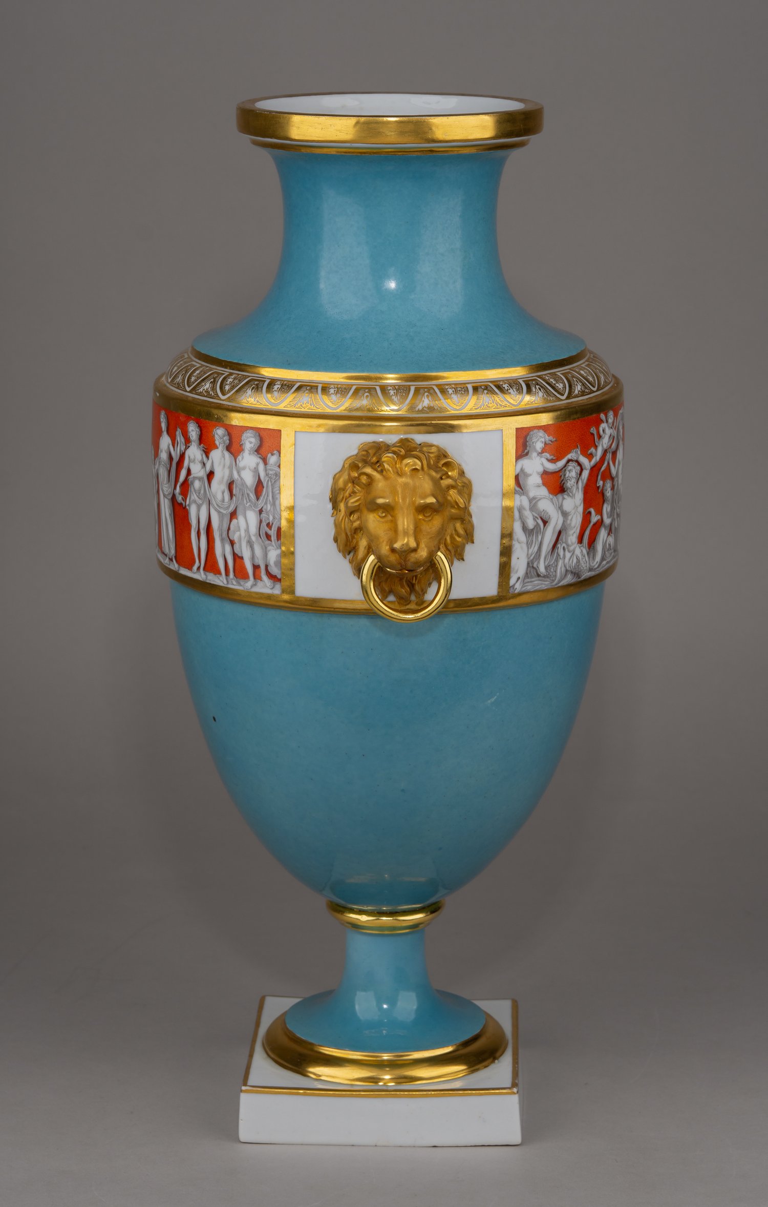 (ИФЗ. Две экспертизы) Ваза с фризом в античном вкусе.
Россия, Санкт-Петербург, Императорский фарфоровый завод, по модели А.К. Шписа. 1870-е годы.