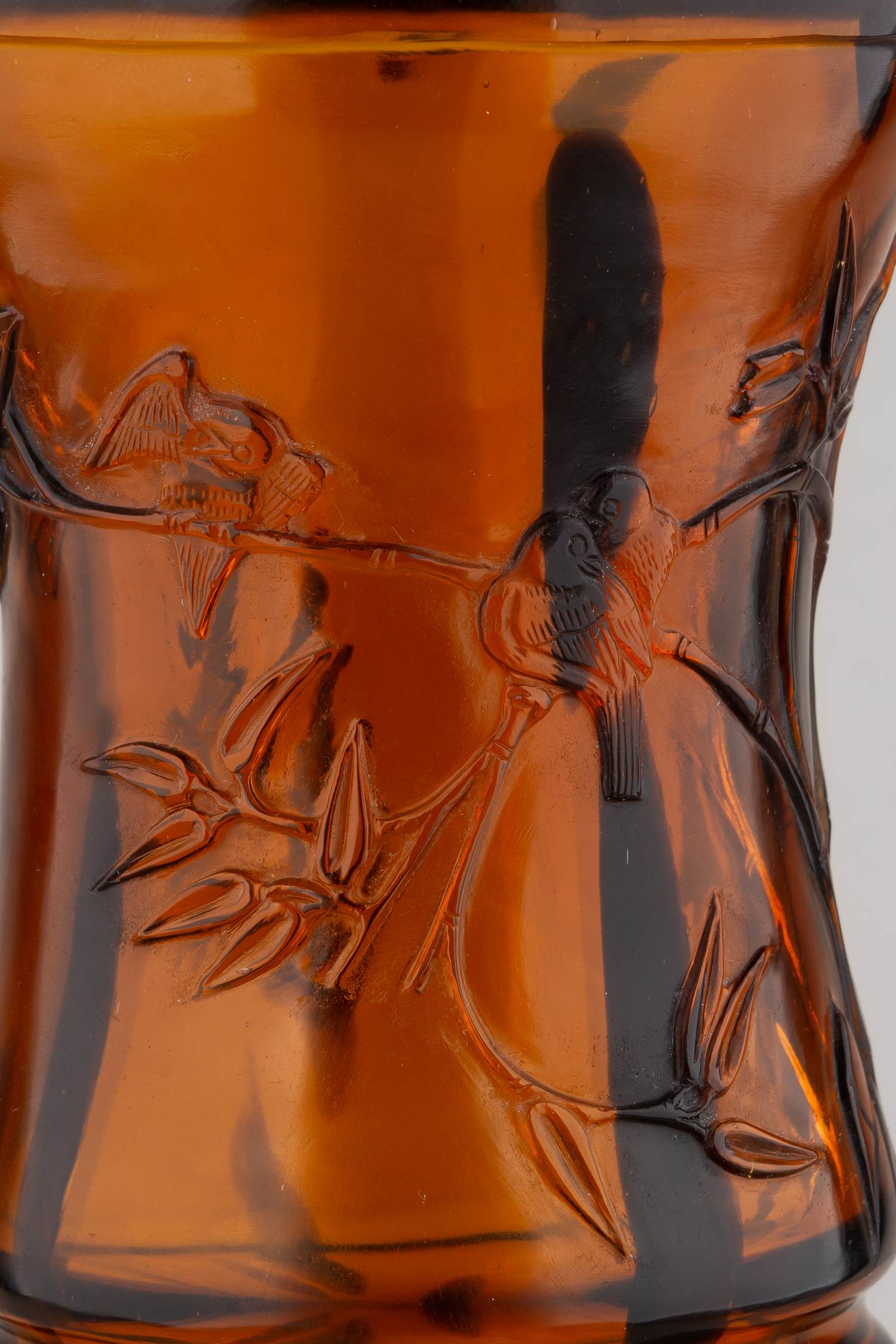 (С экспертизой. Музейное значение.) Парные вазы с изображением тростника. 
Китай, период Даогуан (1821-1851).