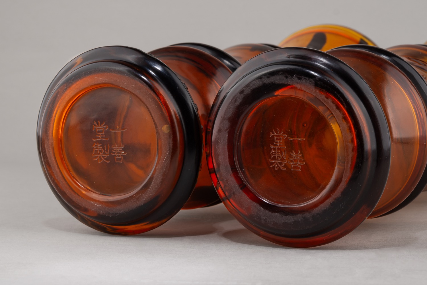 (С экспертизой. Музейное значение.) Парные вазы с изображением тростника. 
Китай, период Даогуан (1821-1851).