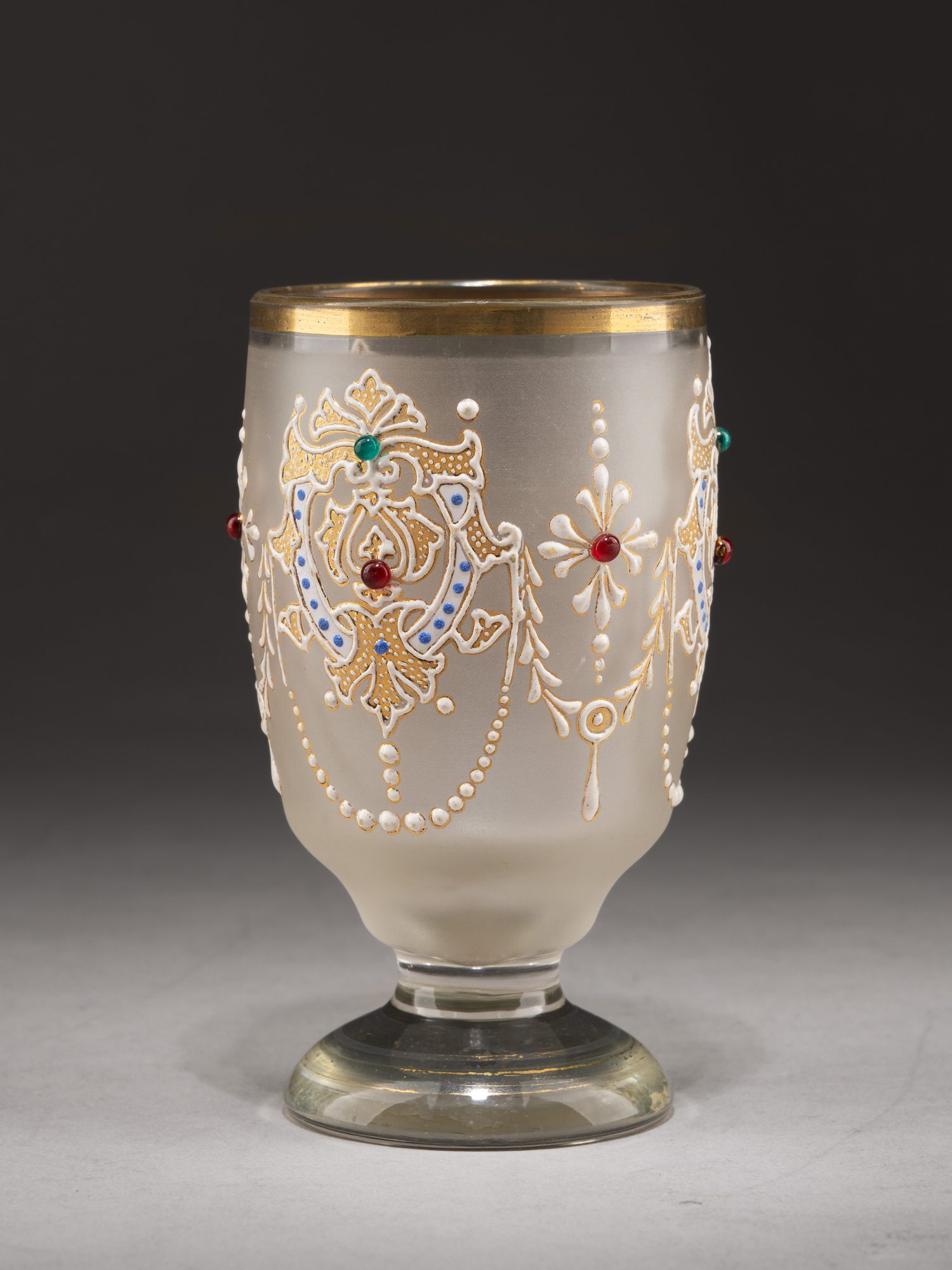 Бокал с росписью эмалями и декором из бусин цветного стекла.
Россия, Никольско-Бахметьевский завод, середина XIX века.