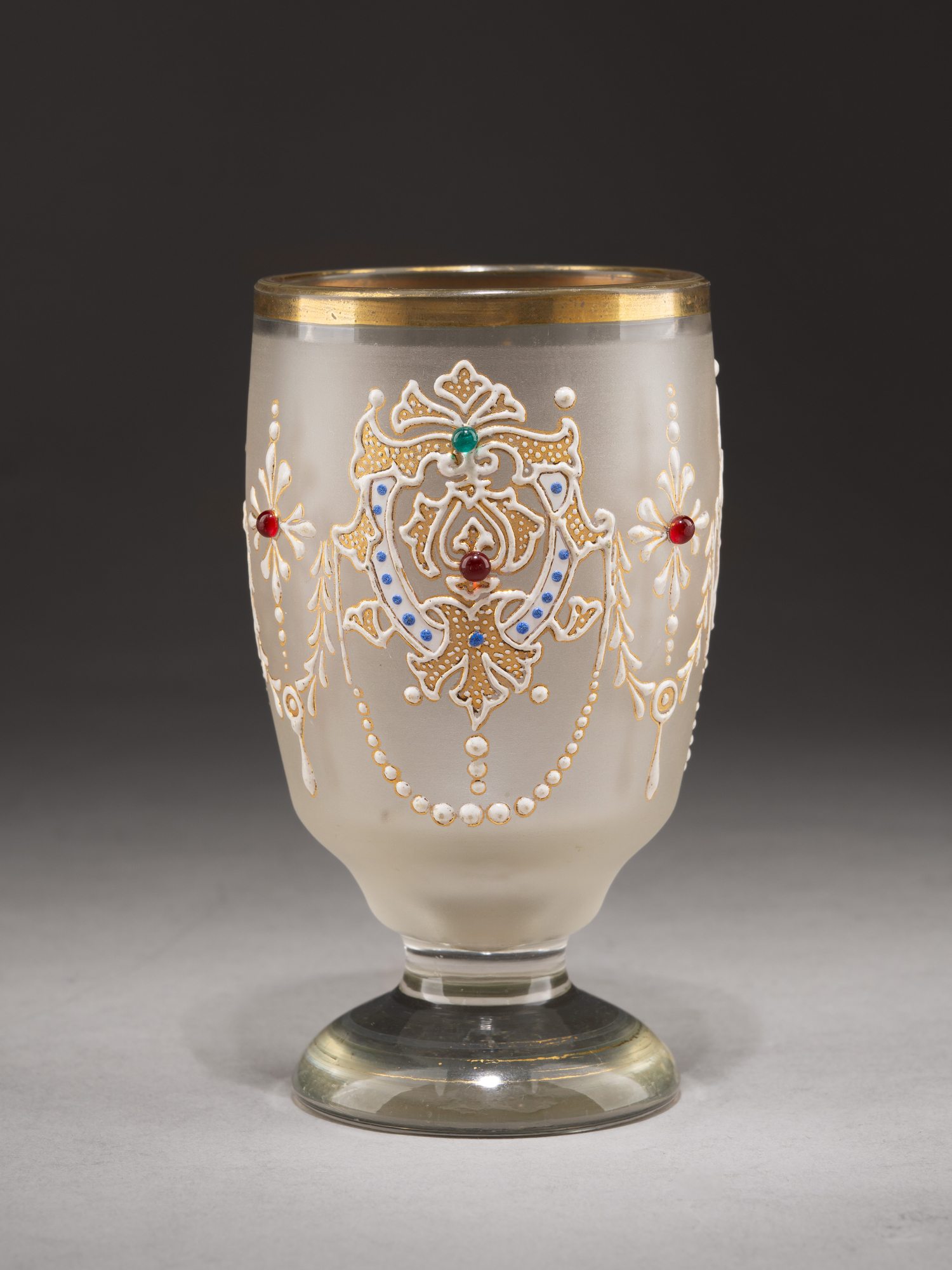 Бокал с росписью эмалями и декором из бусин цветного стекла.
Россия, Никольско-Бахметьевский завод, середина XIX века.