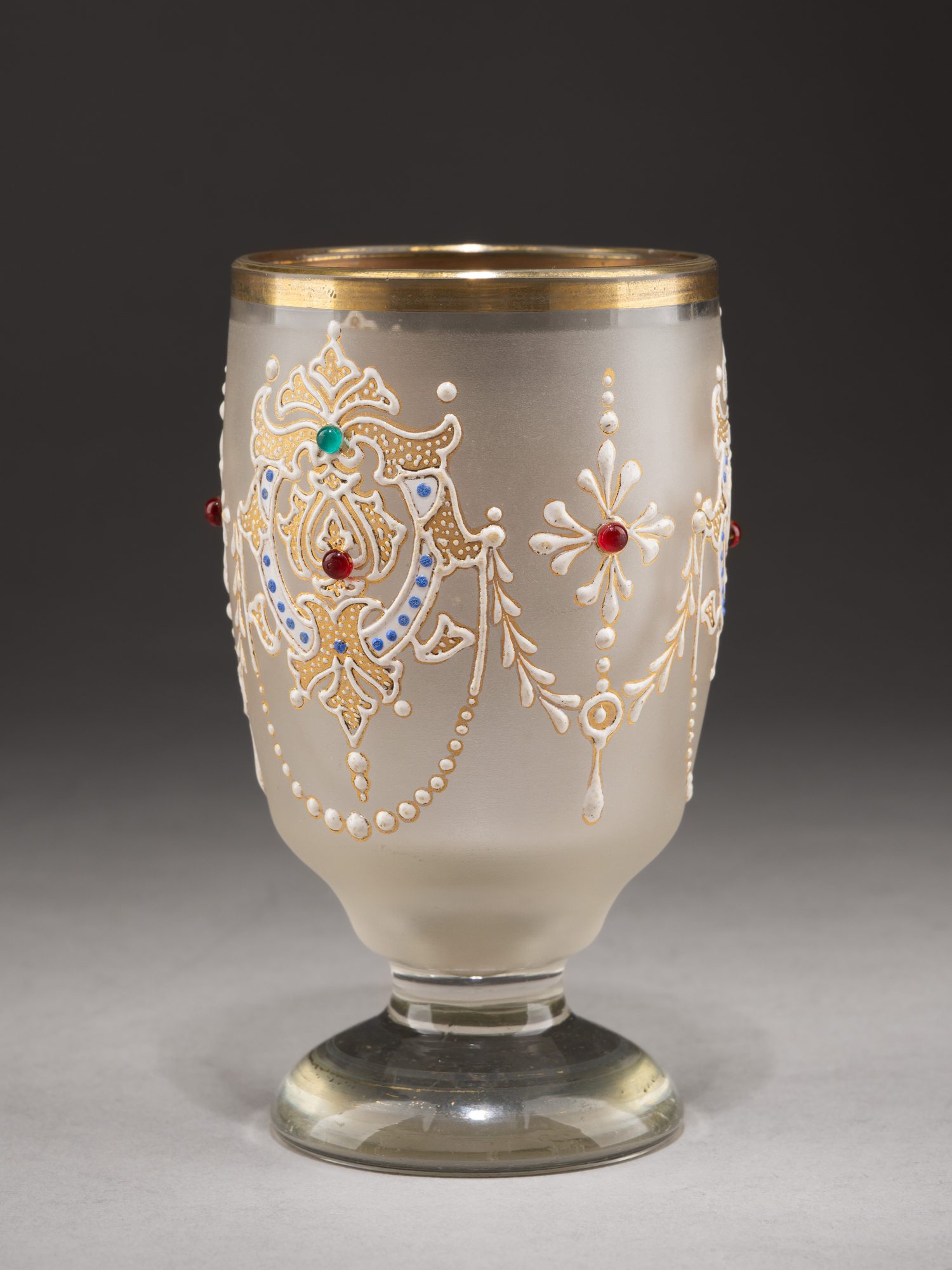 Бокал с росписью эмалями и декором из бусин цветного стекла.
Россия, Никольско-Бахметьевский завод, середина XIX века.