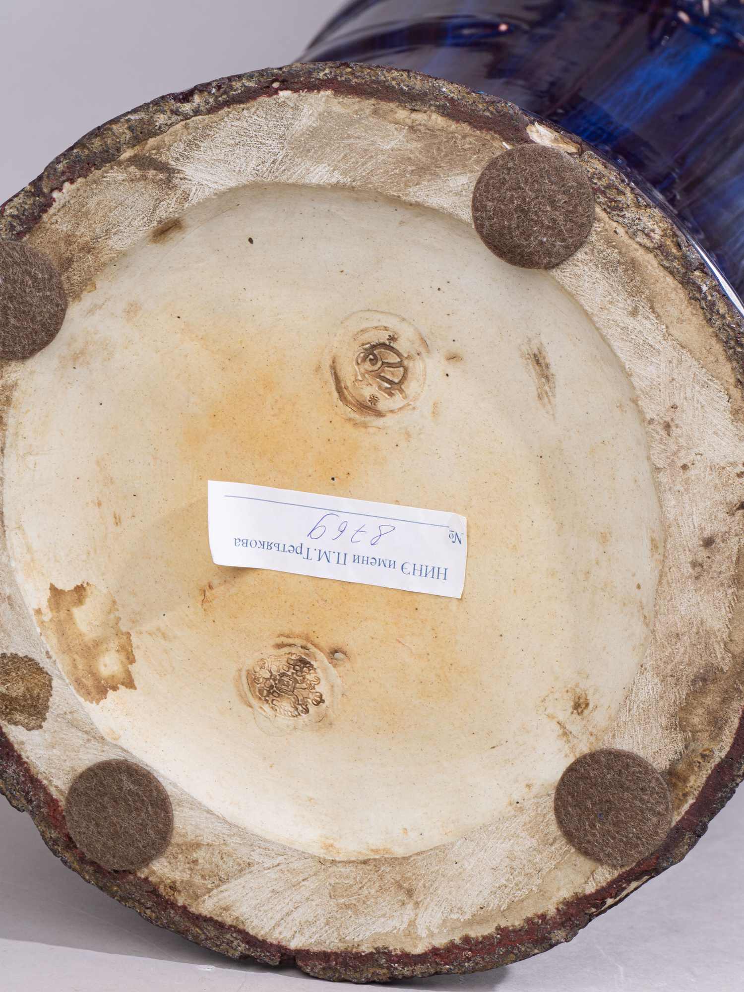 (ИСУ.61 см. С экспертизой) Парные вазы в стиле модерн  с изображением птиц. 
Россия, Императорское Строгановское училище, керамист, художник Георгий Васильевич Монахов, начало XX века.