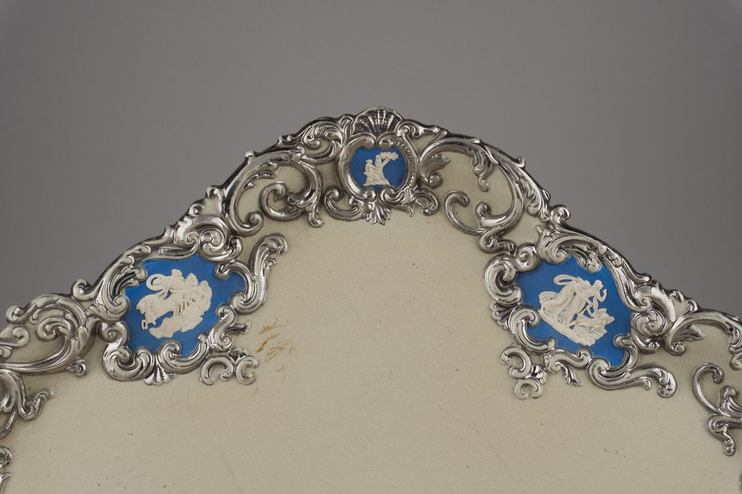 (Villeroy & Boch) Сервиз тет-а-тет на подносе. Германия, Метлах, мануфактура «Villeroy & Boch», 1852-1873 годы.