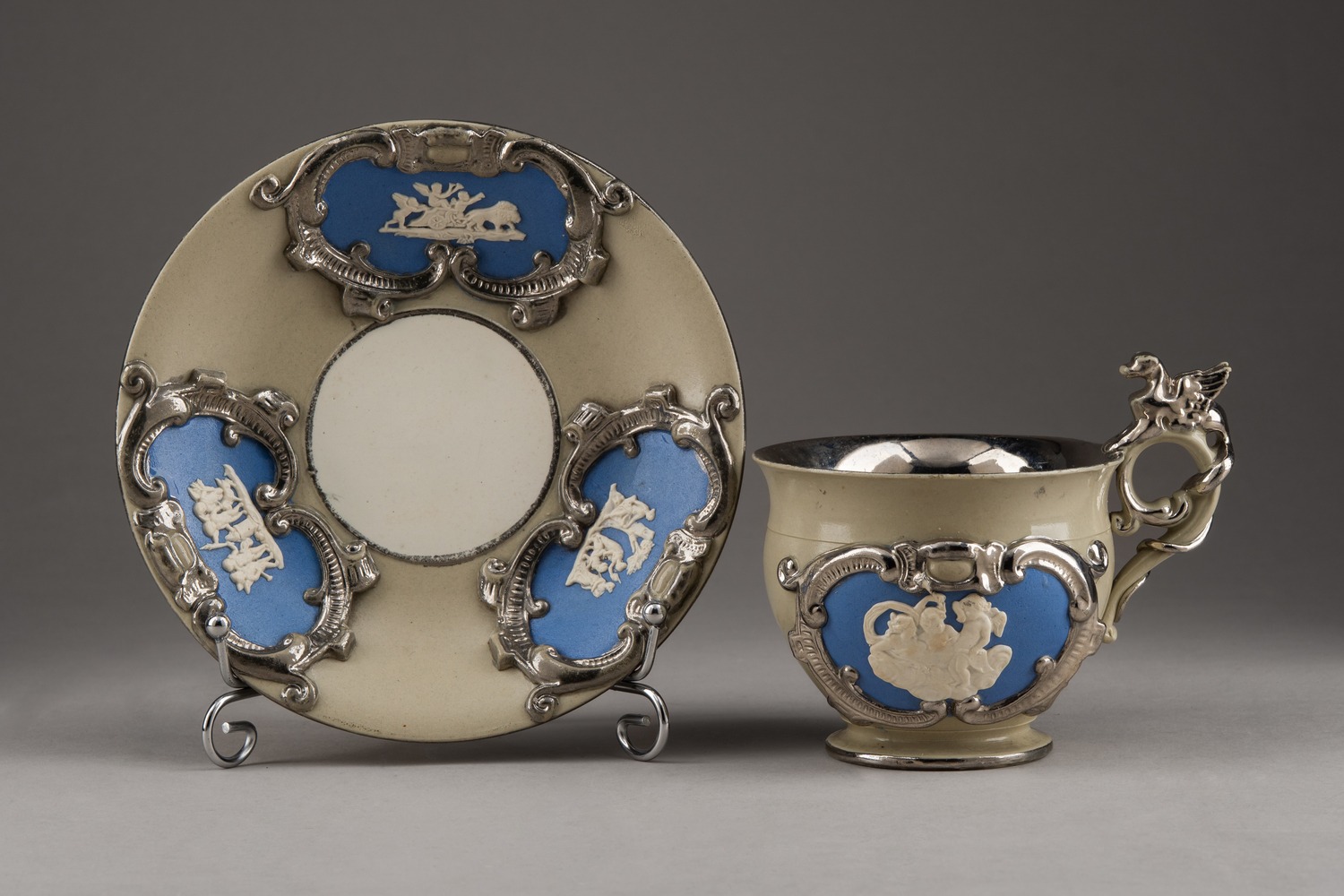 (Villeroy & Boch) Сервиз тет-а-тет на подносе. Германия, Метлах, мануфактура «Villeroy & Boch», 1852-1873 годы.