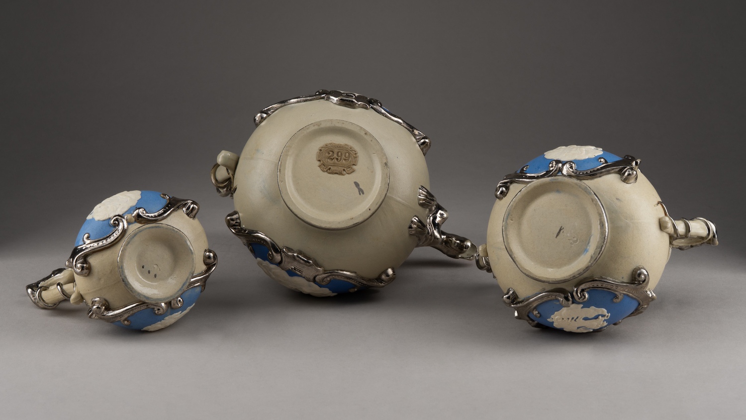 (Villeroy & Boch) Сервиз тет-а-тет на подносе. Германия, Метлах, мануфактура «Villeroy & Boch», 1852-1873 годы.