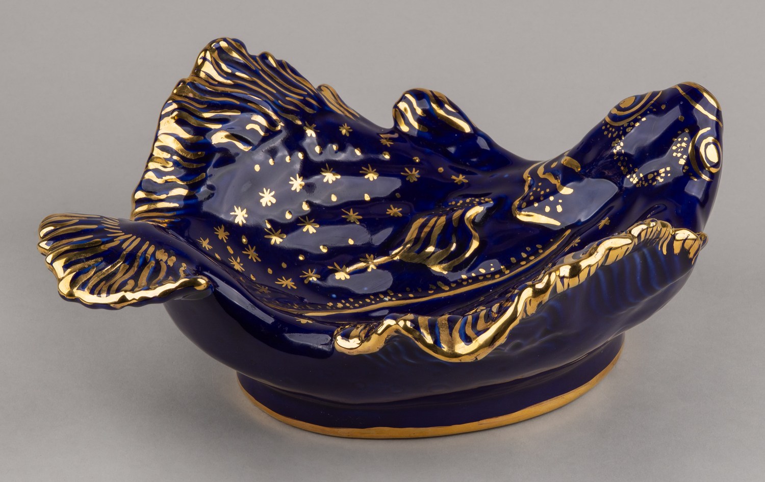 (П.М. Кожин) Ваза «Камбала».
СССР, Дулевский фарфоровый завод, автор модели П.М. Кожин, после 1968 г.