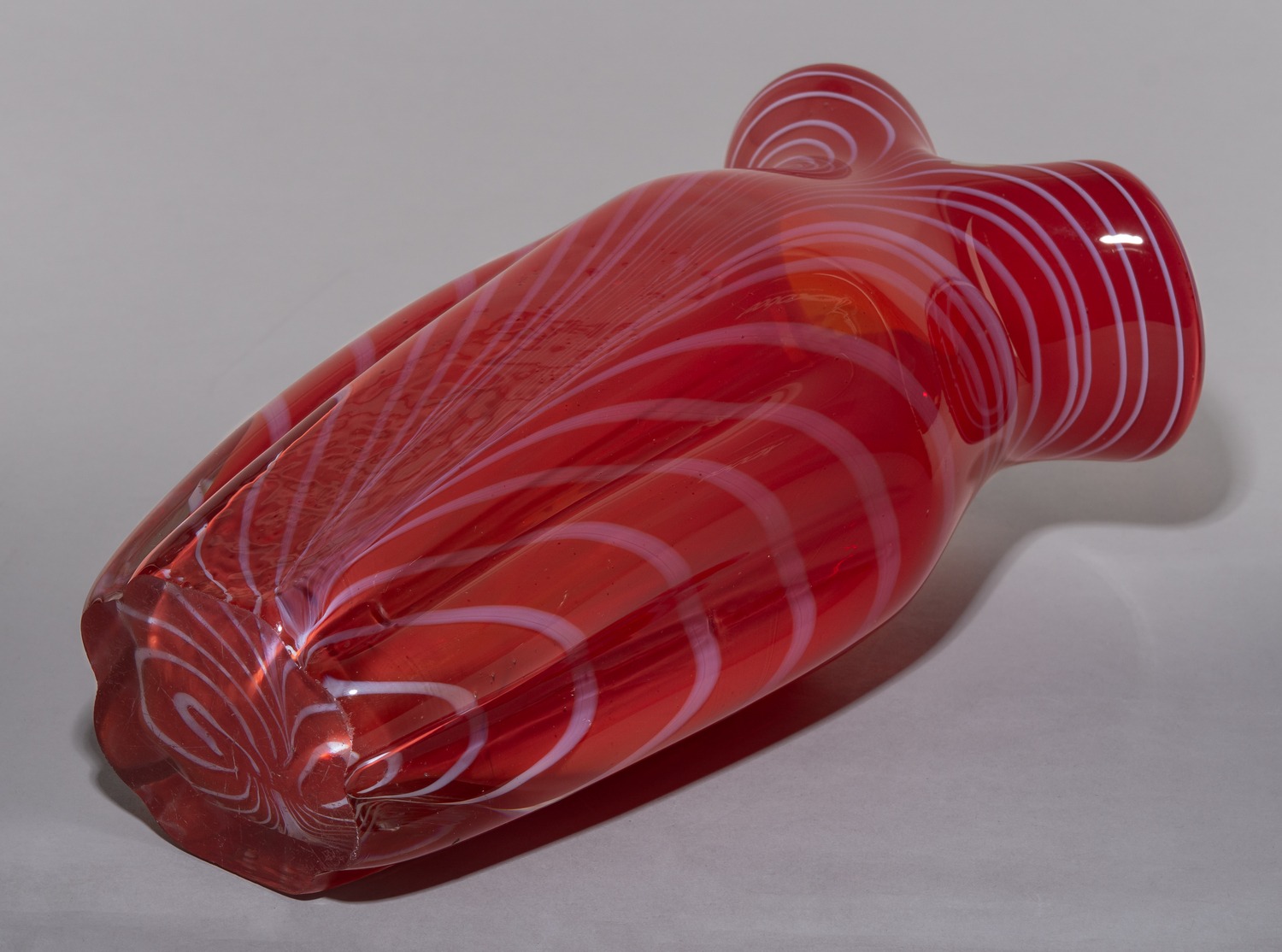 Ваза с декором стеклянными нитями. СССР, стекольный завод Неман, 1960-е-1970-е годы.