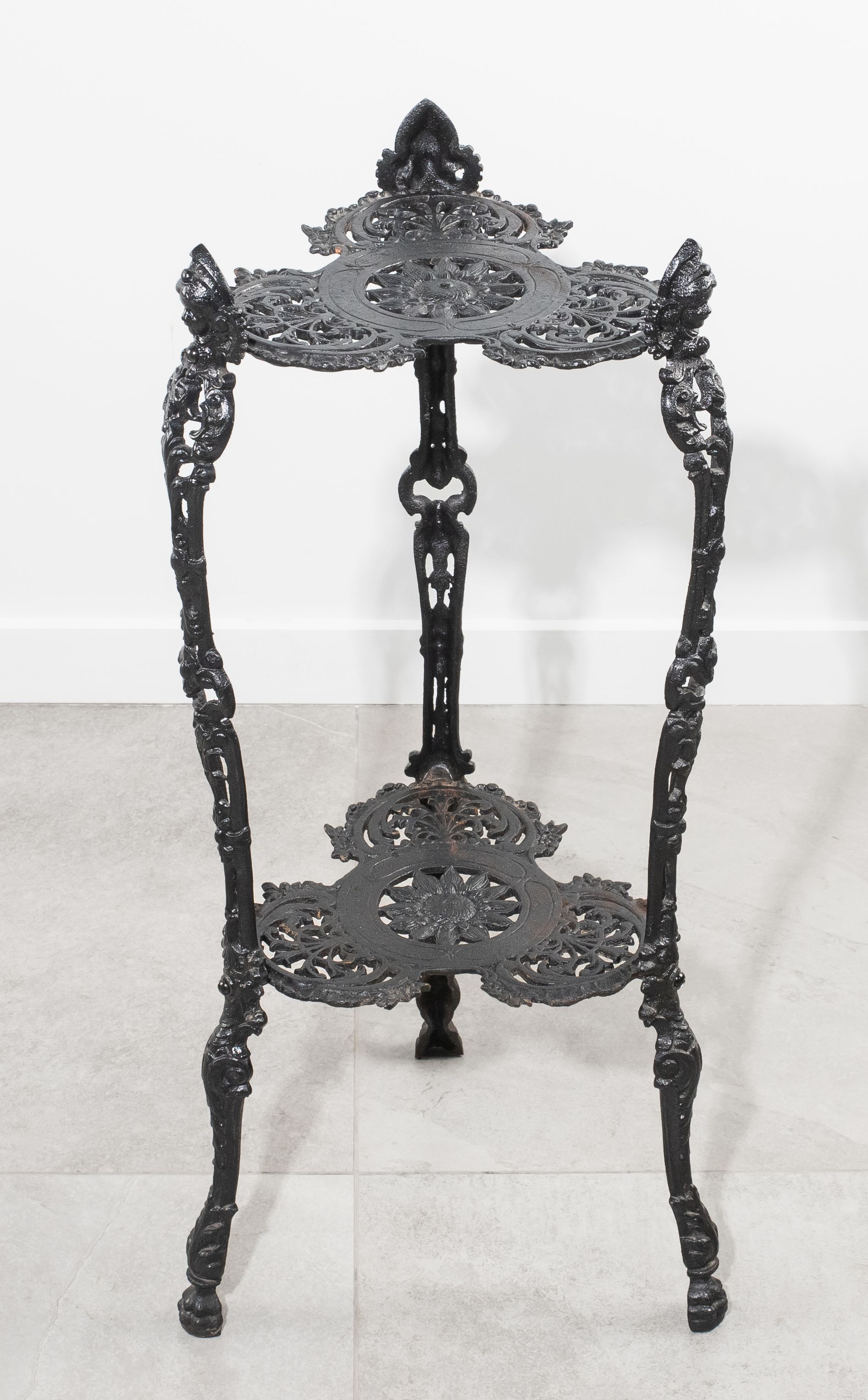 Чугунная этажерка. СССР, Каслинский завод, вторая половина XX века.