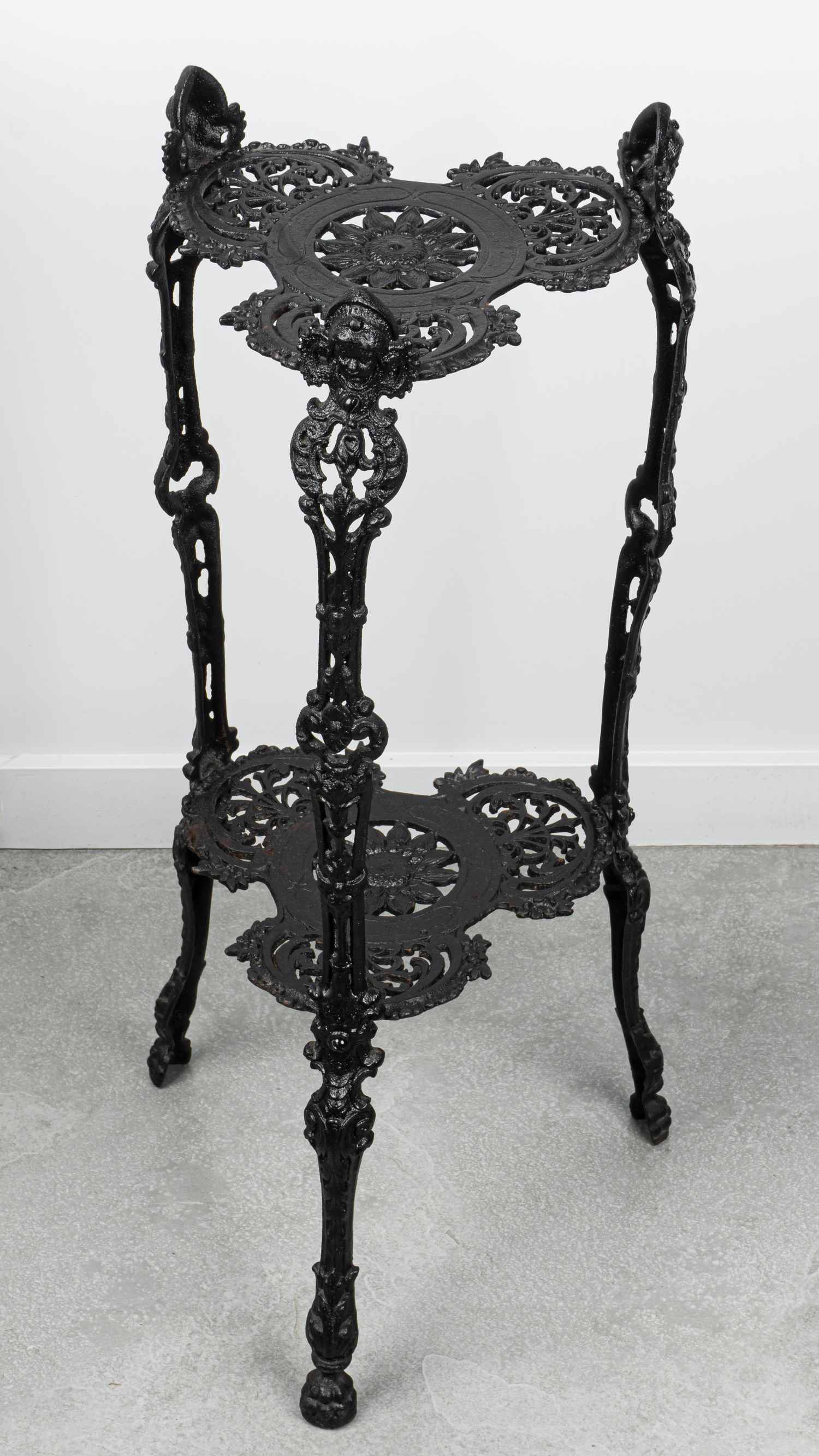 Чугунная этажерка. СССР, Каслинский завод, вторая половина XX века.