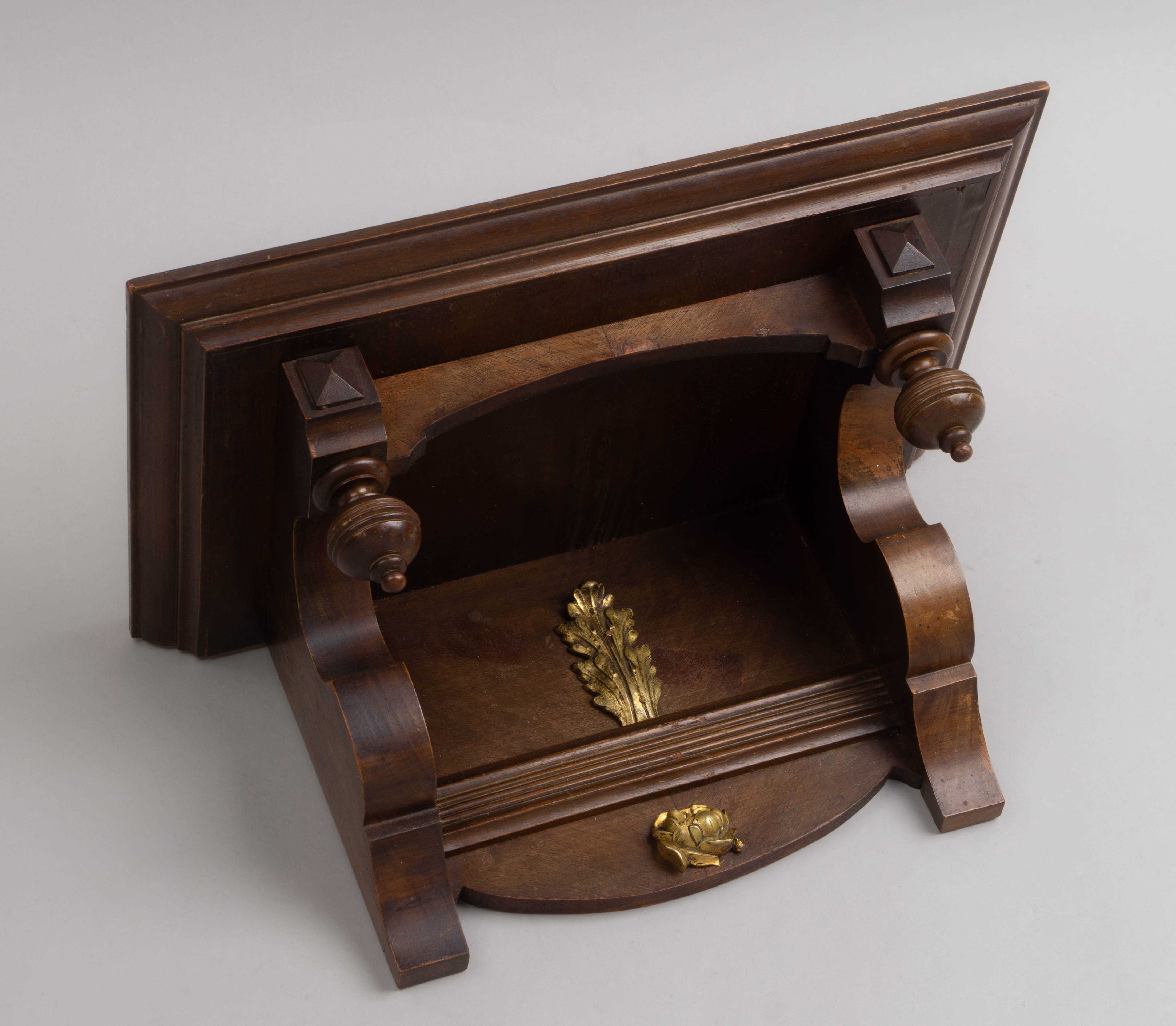 Консоль настенная. Россия, конец XIX века.