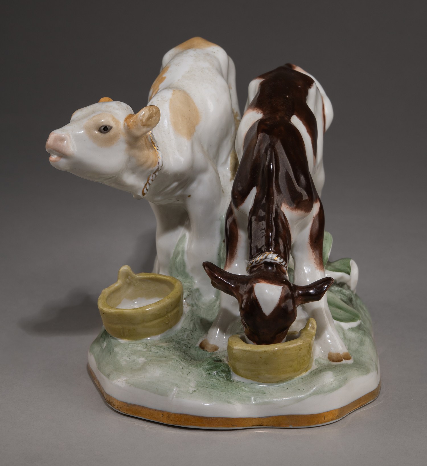 (Е.Г. Морозова-Эккерт) Скульптура «Телята ясельные». СССР, Дмитровский фарфоровый завод, скульптор Е.Г. Морозова- Эккерт, 1954-1965 годы.