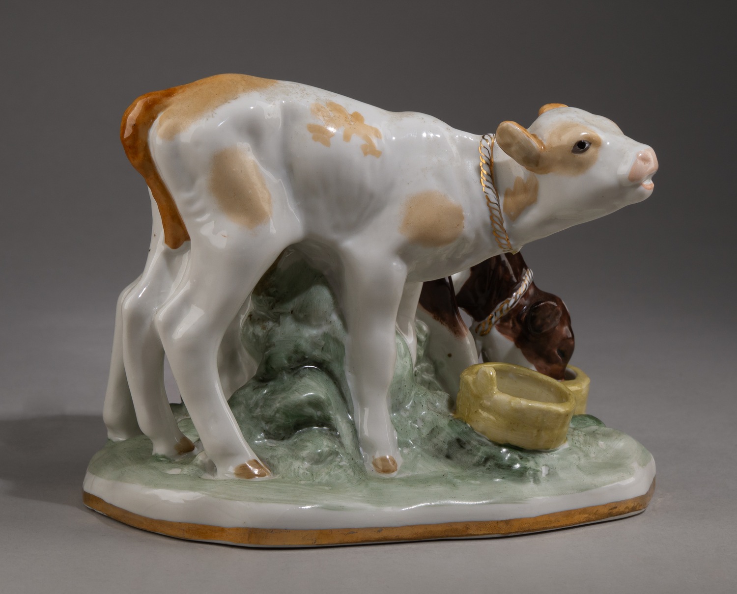 (Е.Г. Морозова-Эккерт) Скульптура «Телята ясельные». СССР, Дмитровский фарфоровый завод, скульптор Е.Г. Морозова- Эккерт, 1954-1965 годы.