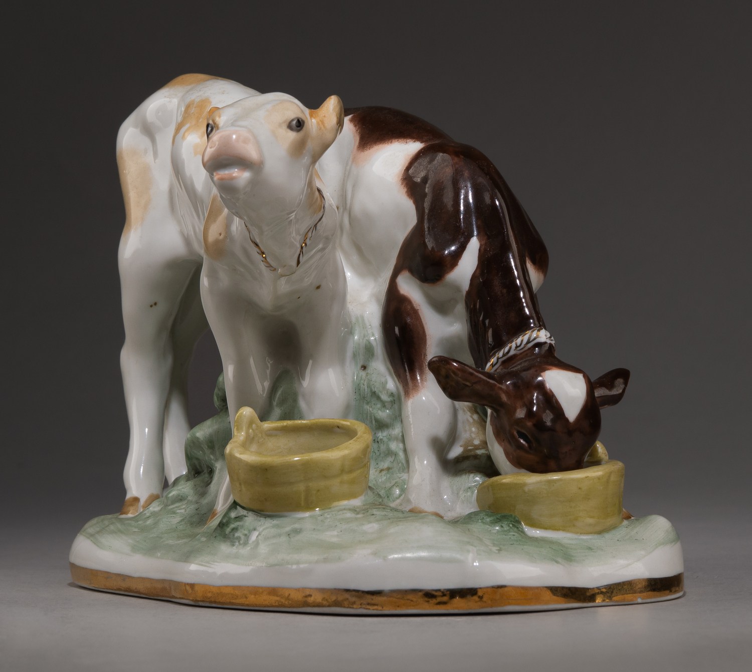 (Е.Г. Морозова-Эккерт) Скульптура «Телята ясельные». СССР, Дмитровский фарфоровый завод, скульптор Е.Г. Морозова- Эккерт, 1954-1965 годы.