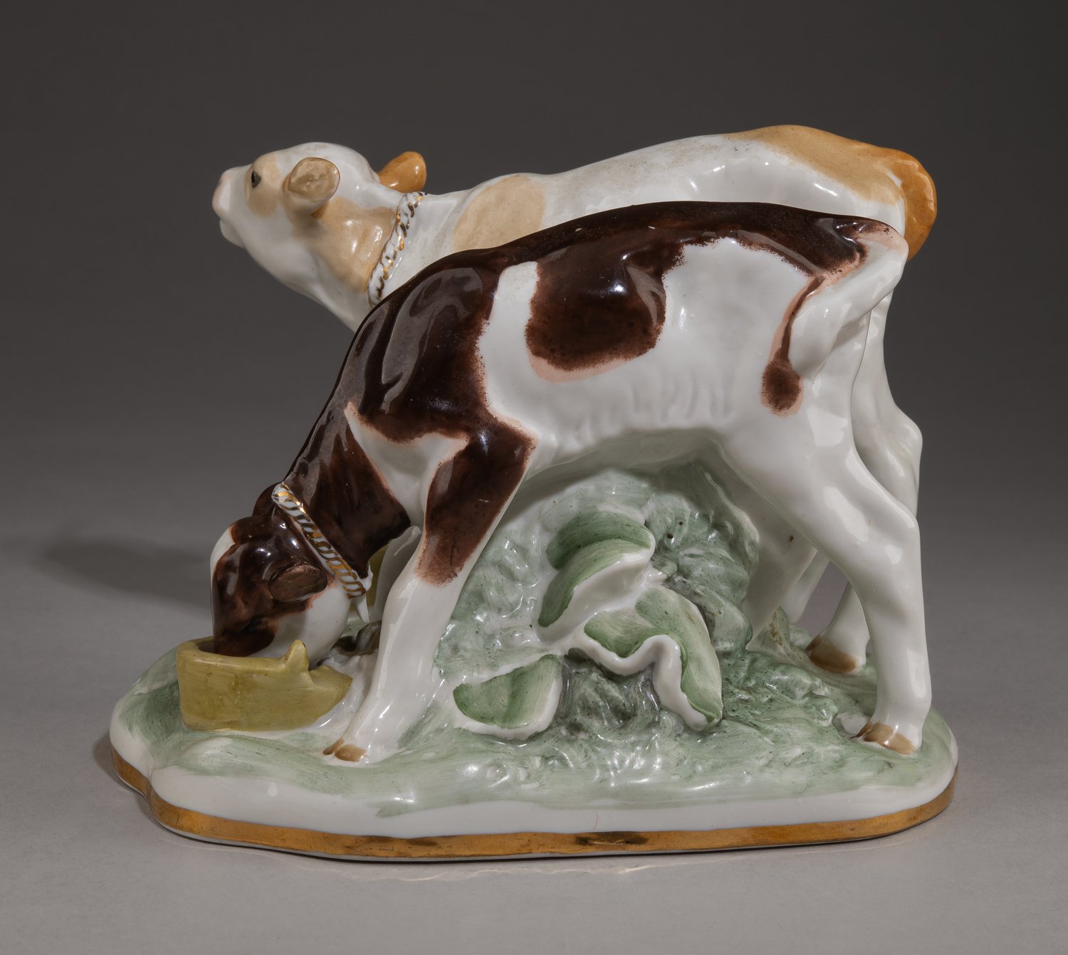 (Е.Г. Морозова-Эккерт) Скульптура «Телята ясельные». СССР, Дмитровский фарфоровый завод, скульптор Е.Г. Морозова- Эккерт, 1954-1965 годы.