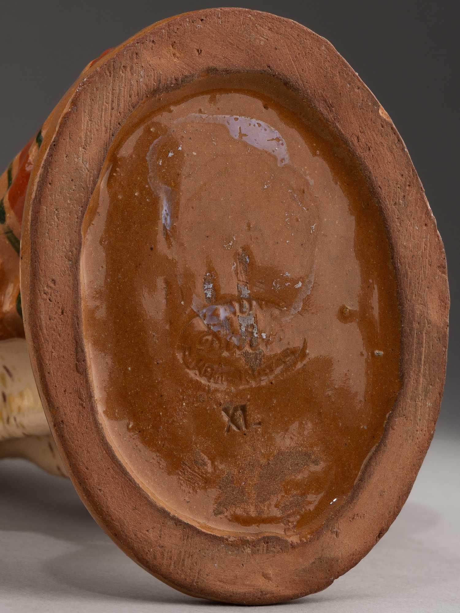 (Дайле) Скульптура «Девушка с корзиной фруктов». Литовская ССР, Каунасский художественно-промышленный комбинат Дайле, 1950-е-1960-е годы.