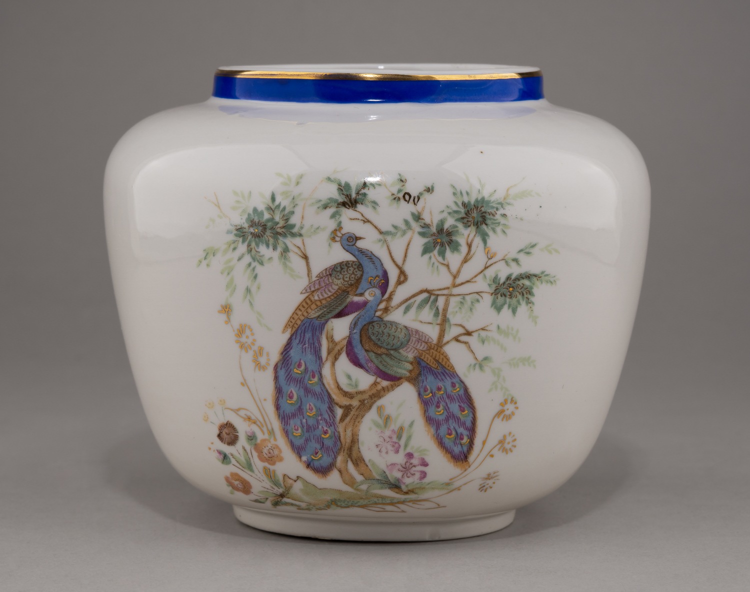 (Вербилки) Ваза с изображением павлинов. СССР, Дмитровский фарфоровый завод, 1940-1954 годы.