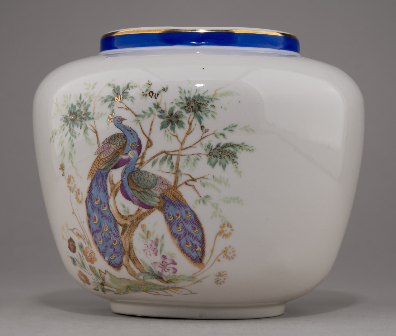 (Вербилки) Ваза с изображением павлинов. СССР, Дмитровский фарфоровый завод, 1940-1954 годы.