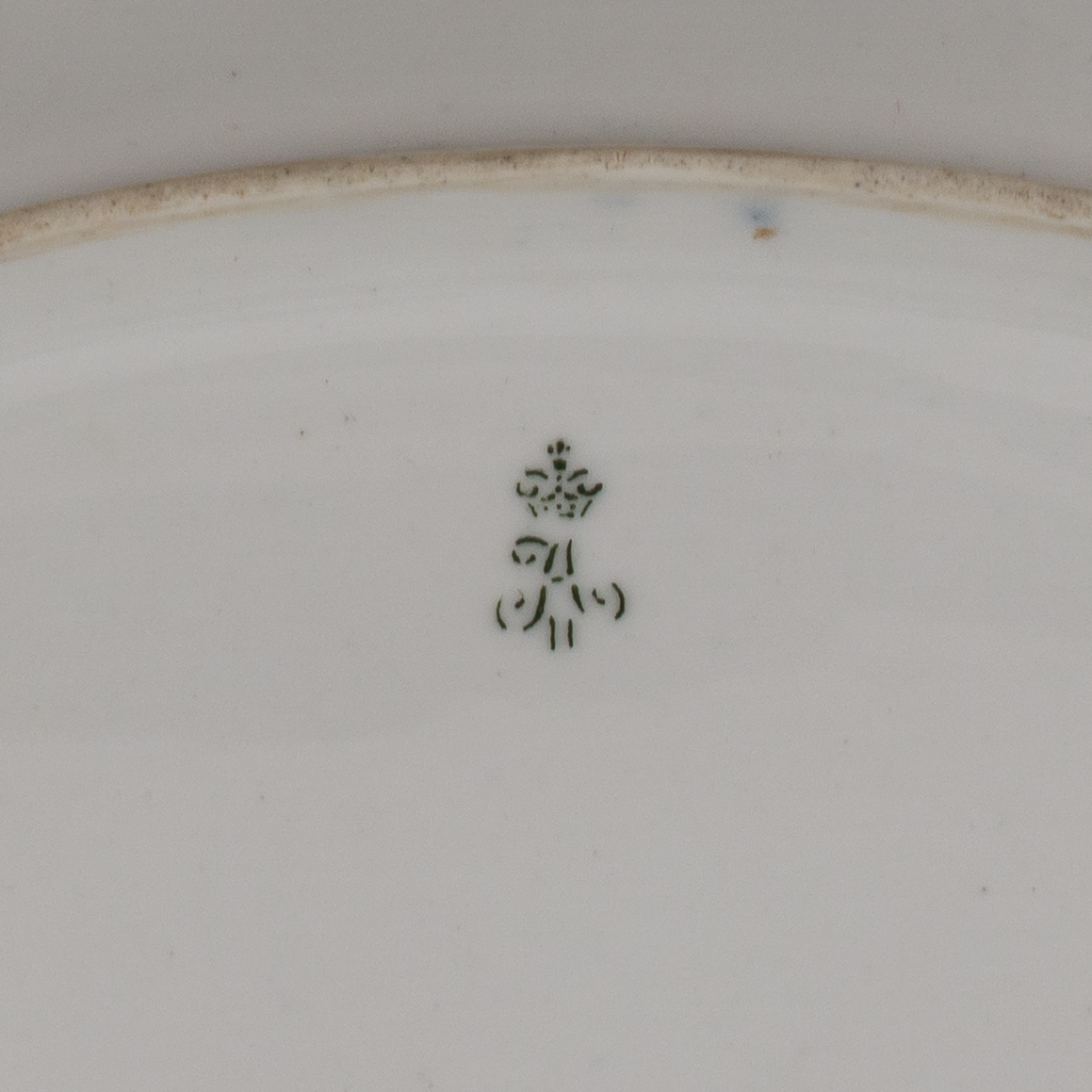 Блюдо из сервиза «с бирюзовым крытьем». 
Россия, Императорский фарфоровый завод, 1855–1881 годы.