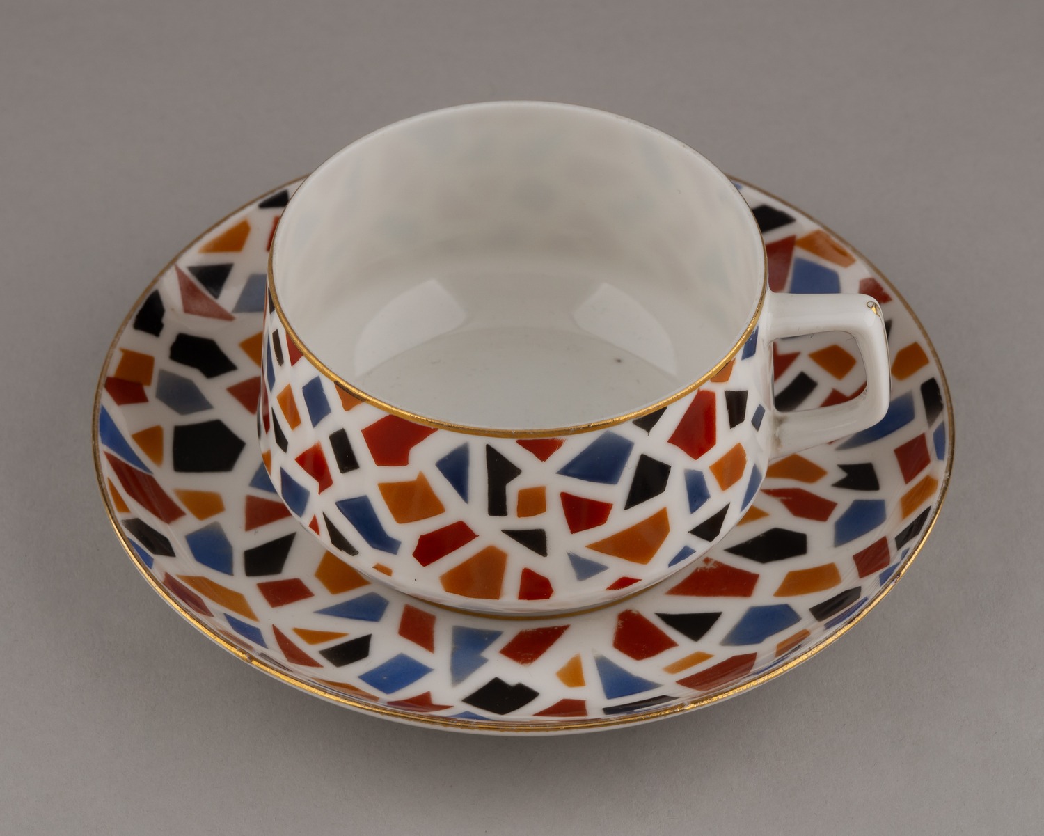 Чайная пара с мозаичным декором. 
СССР, Вербилки, Дмитровский фарфоровый завод, 1946–1957 годы.