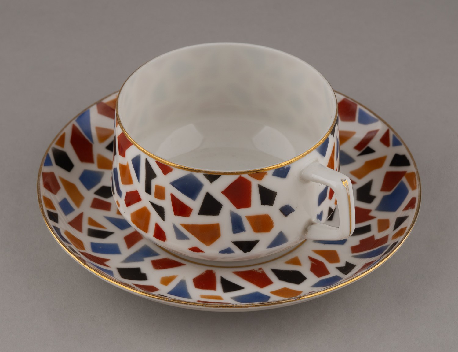 Чайная пара с мозаичным декором. 
СССР, Вербилки, Дмитровский фарфоровый завод, 1946–1957 годы.