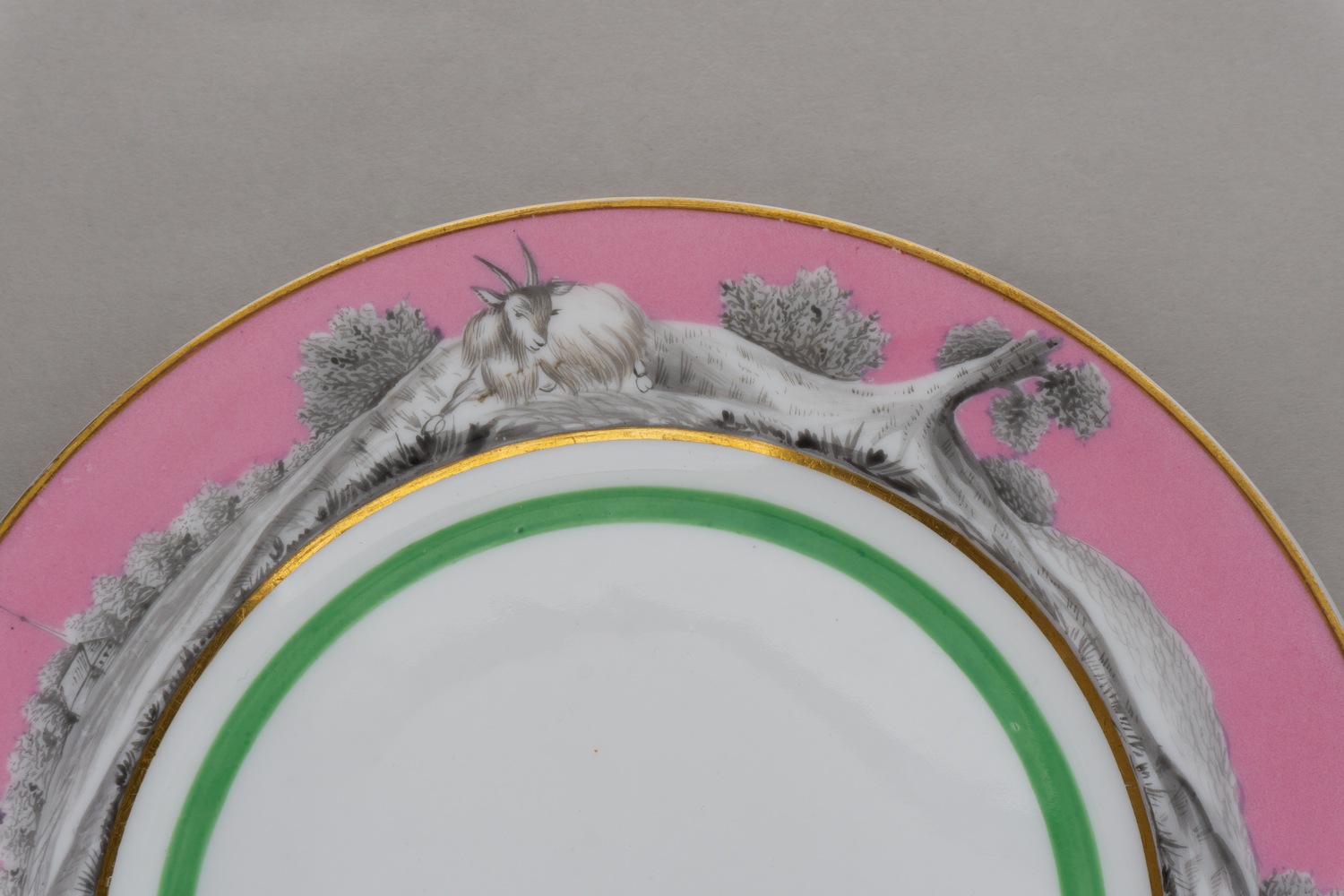 (Сударчиков) Тарелка с пасторальным сюжетом. 
РСФСР, Государственный фарфоровый завод, белье – Императорский фарфоровый завод, роспись Г.М. Сударчикова, 1919.