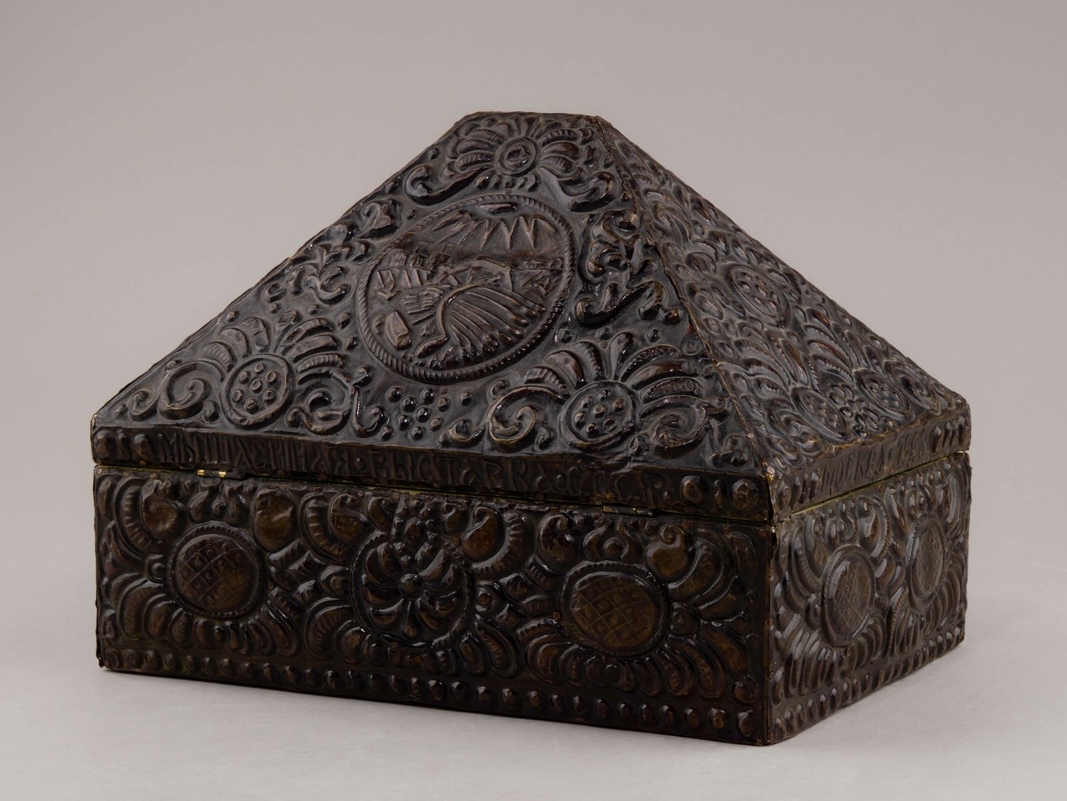 Ларец «Первая сельскохозяйственная промышленная выставка СССР 1923 в Москве». СССР, Сергиев, Всекопромсоюз Сергиевский Райкустпромсоюз, 1923.