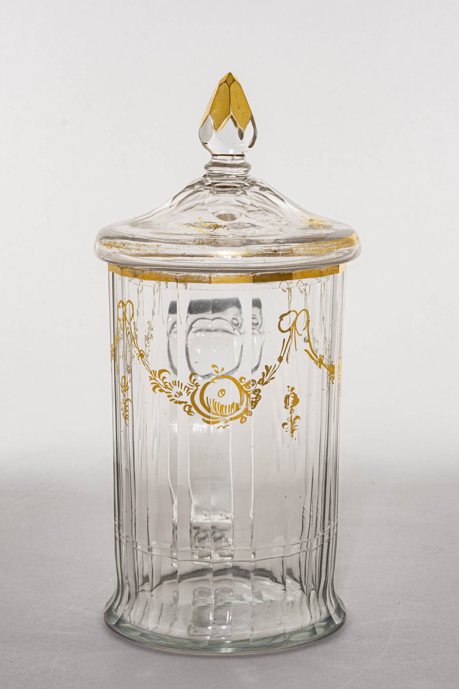 Кружка с крышкой с золотыми цветочными «гирляндами». Россия, Императорский стеклянный завод, 1790 - 1810.