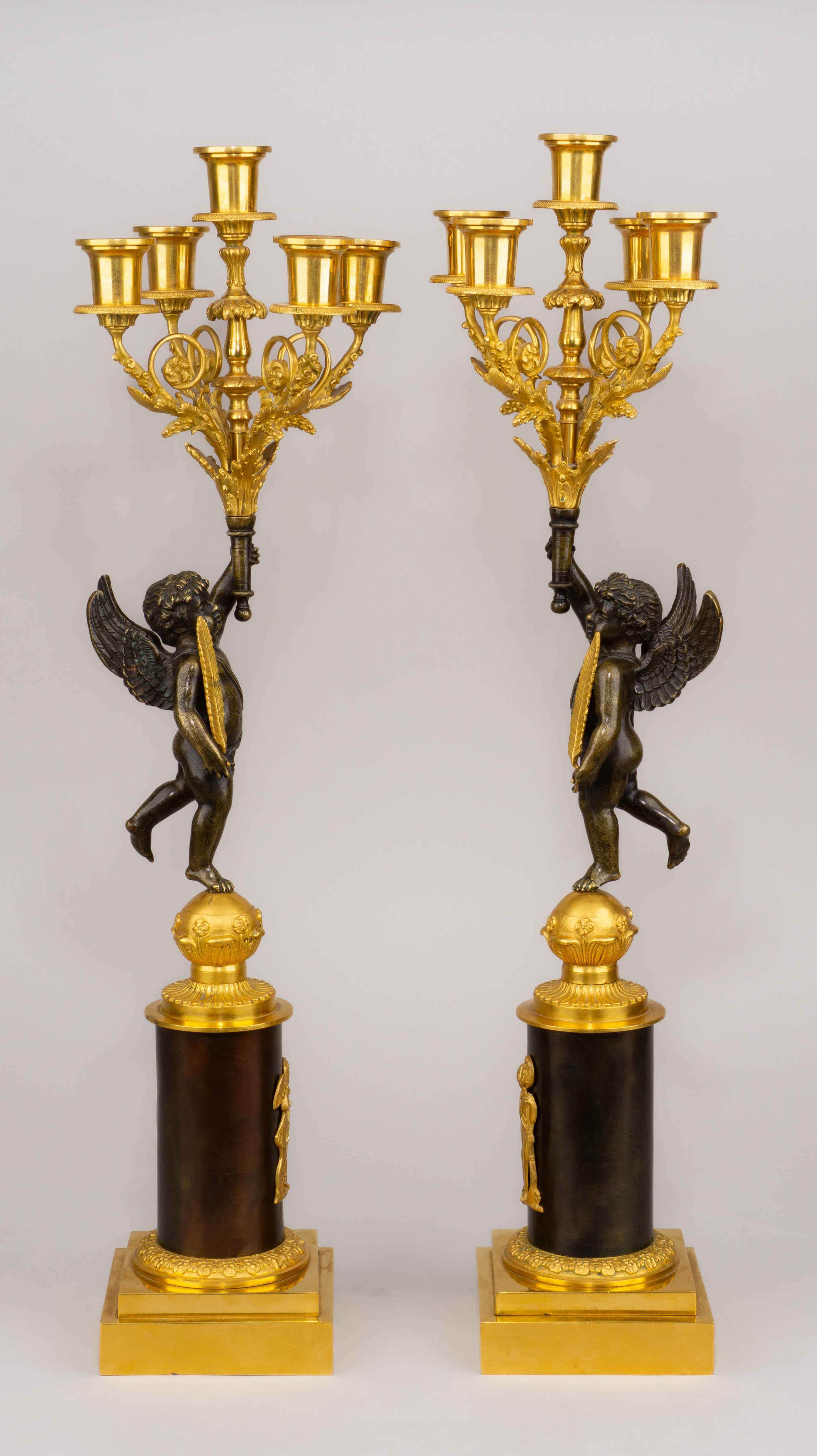 Парные канделябры на пять свечей с фигурами летящего мальчика-зефира. Россия. 1820-е годы