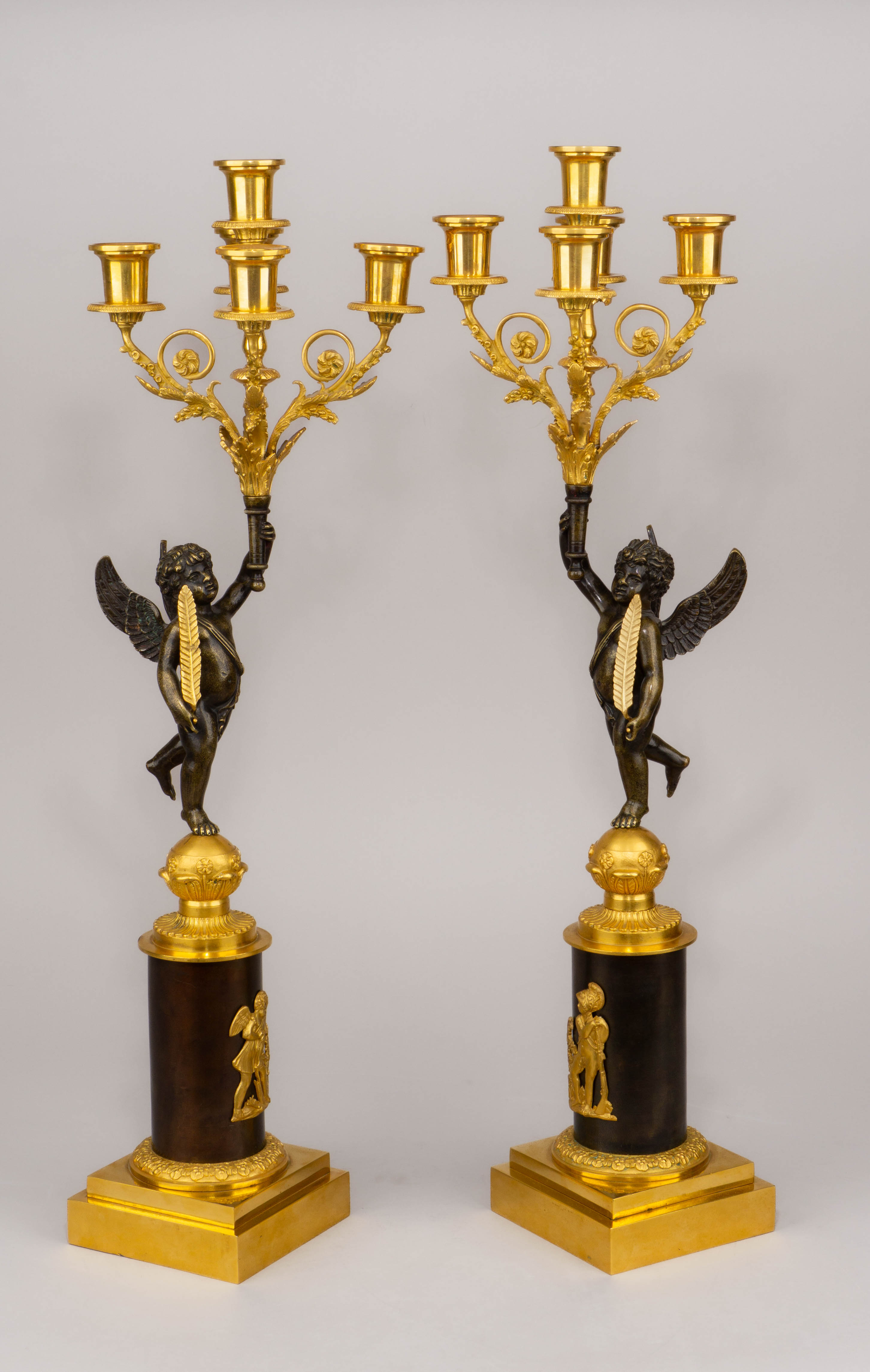 Парные канделябры на пять свечей с фигурами летящего мальчика-зефира. Россия. 1820-е годы