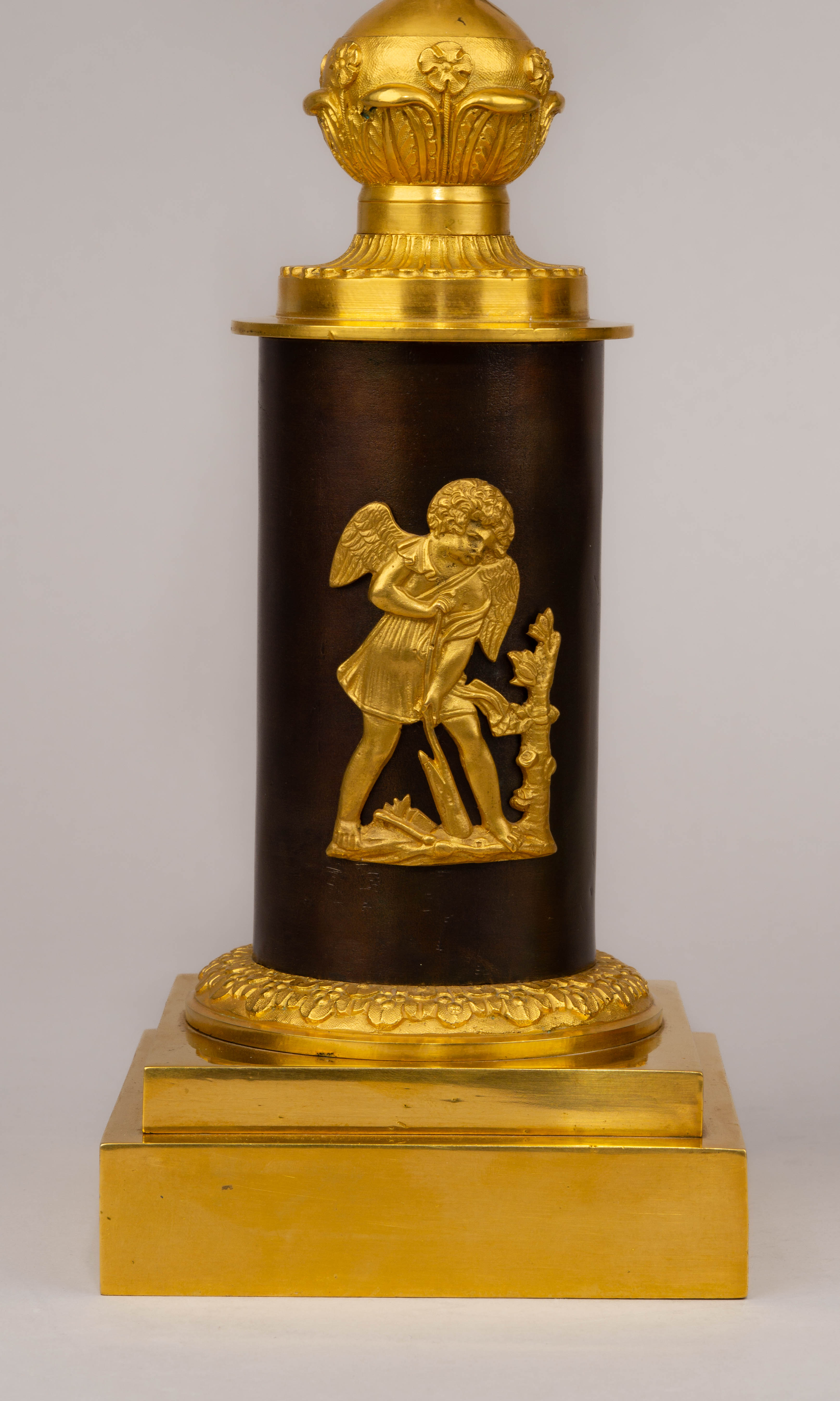 Парные канделябры на пять свечей с фигурами летящего мальчика-зефира. Россия. 1820-е годы