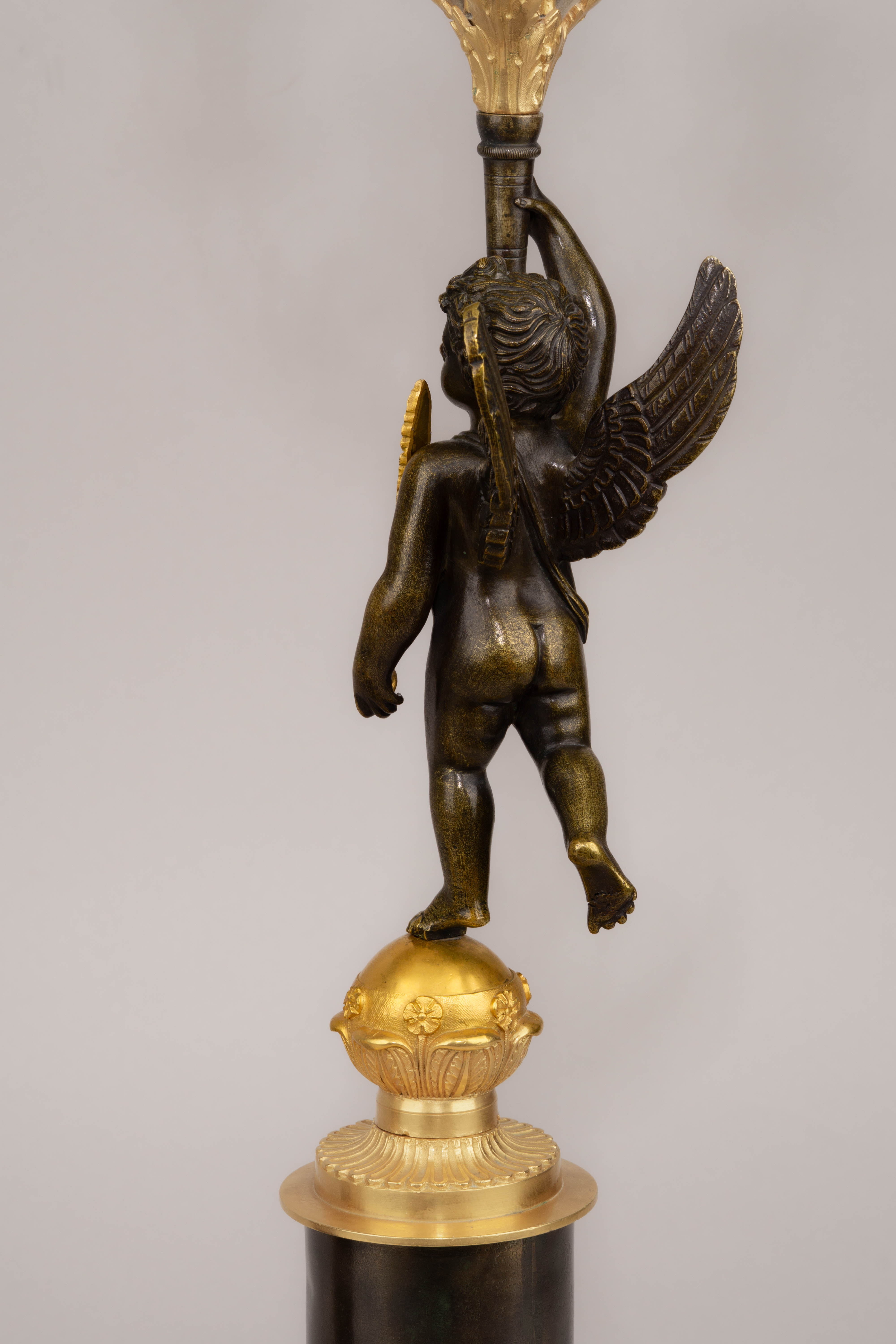 Парные канделябры на пять свечей с фигурами летящего мальчика-зефира. Россия. 1820-е годы