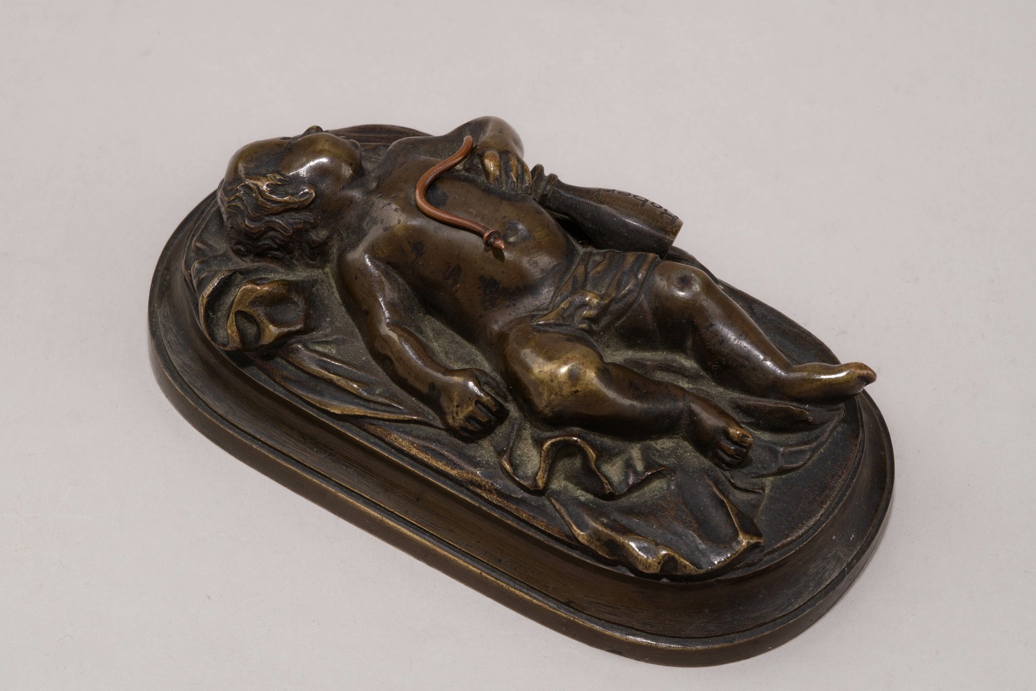 Скульптура-шутка «Он слишком много выпил». Франция, скульптор Роберт (Robert), конец XIX - начало XX века.