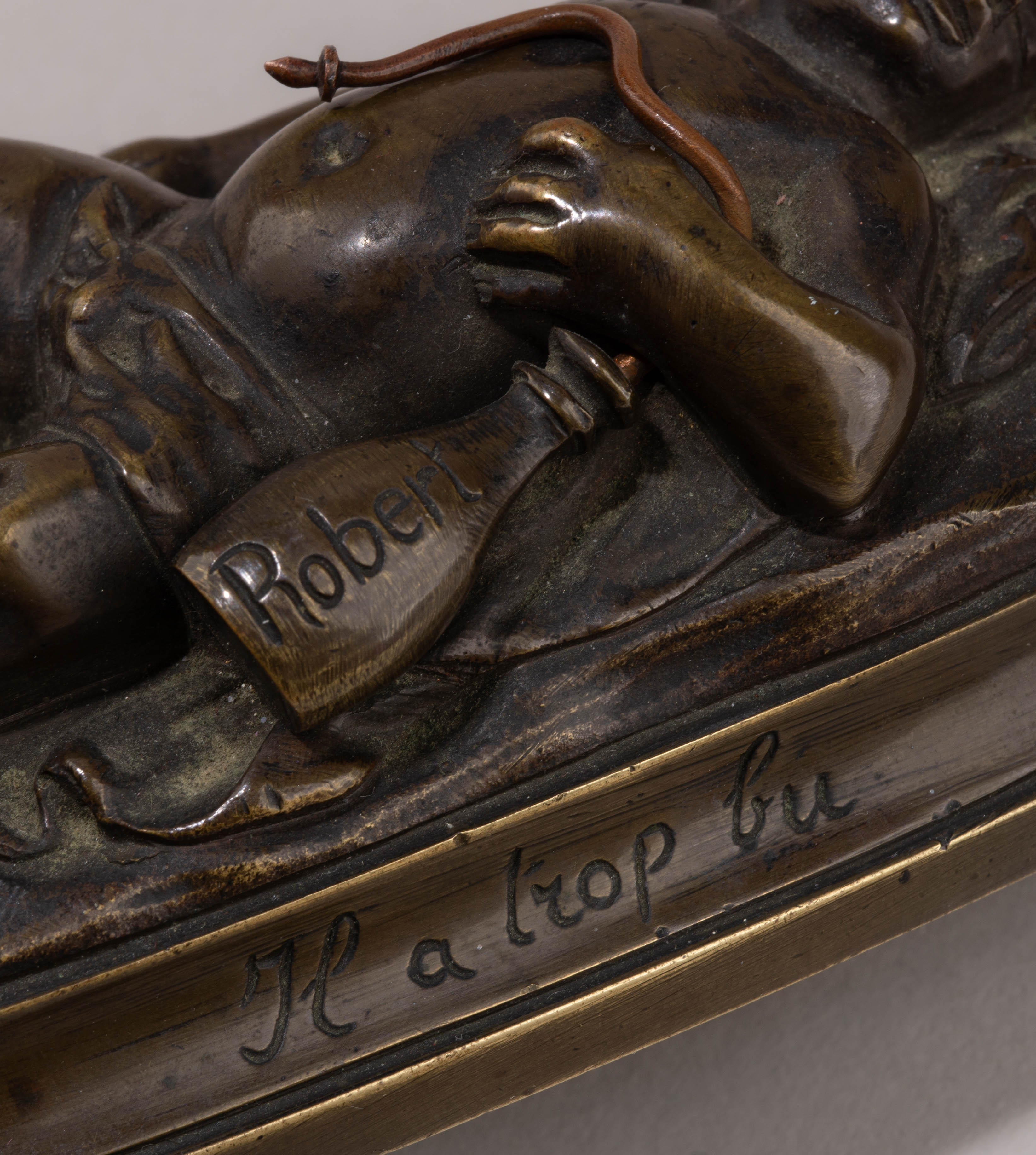 Скульптура-шутка «Он слишком много выпил». Франция, скульптор Роберт (Robert), конец XIX - начало XX века.