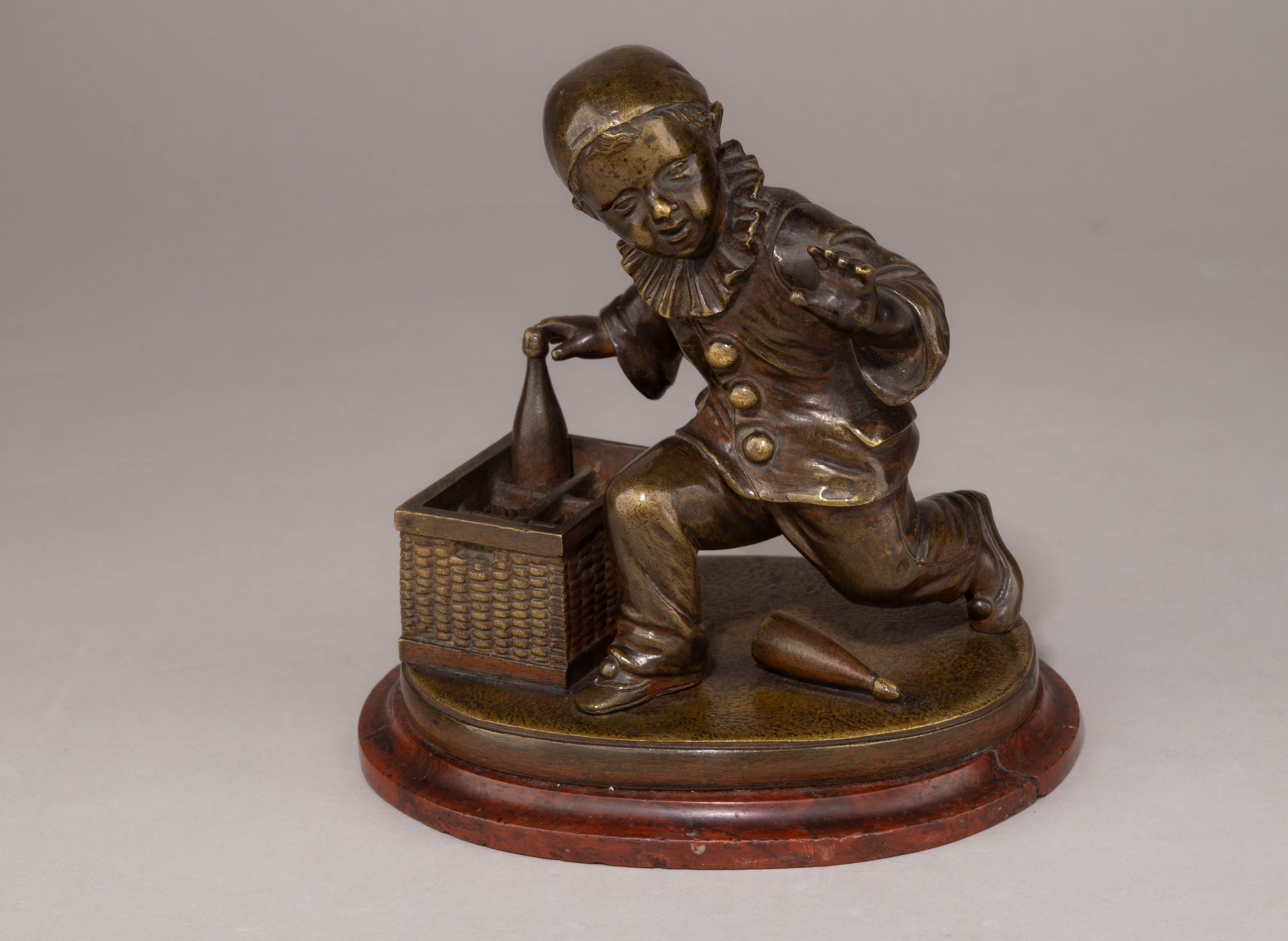 (Новогодняя) Скульптура «Пьеро с ящиком шампанского». Франция, скульптор  Шарль Анфри (Charles Anfrie), конец XIX века.