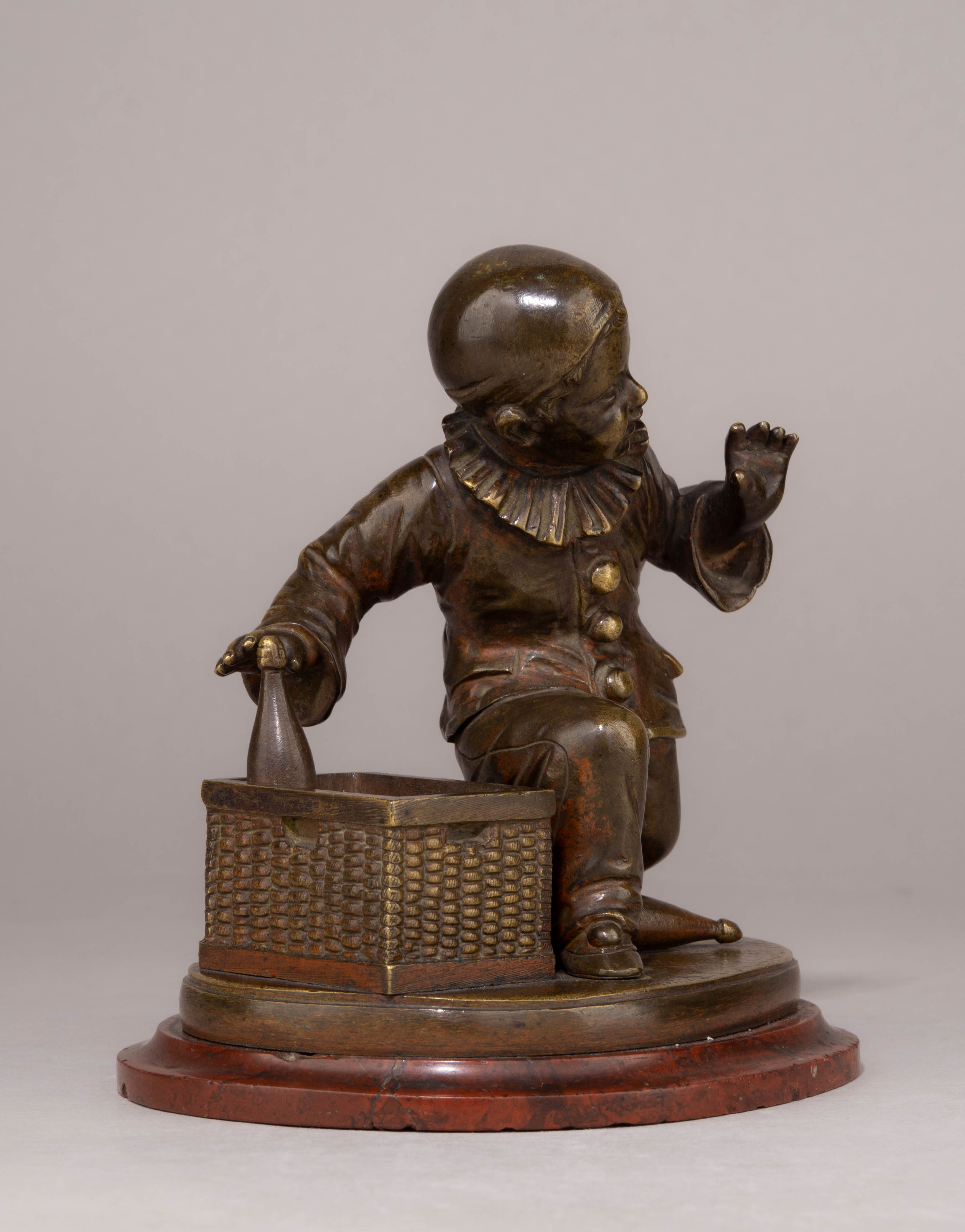 (Новогодняя) Скульптура «Пьеро с ящиком шампанского». Франция, скульптор  Шарль Анфри (Charles Anfrie), конец XIX века.