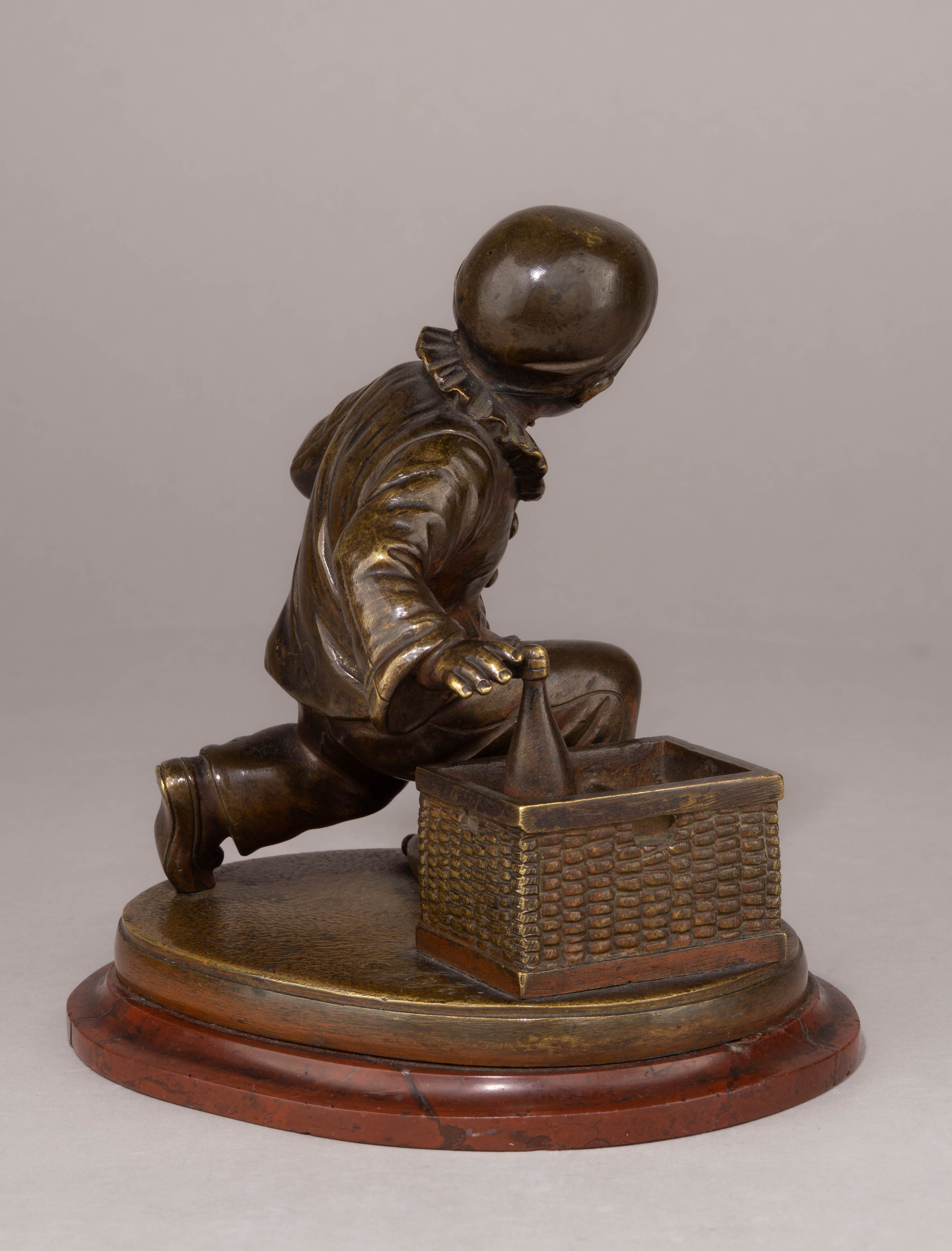 (Новогодняя) Скульптура «Пьеро с ящиком шампанского». Франция, скульптор  Шарль Анфри (Charles Anfrie), конец XIX века.