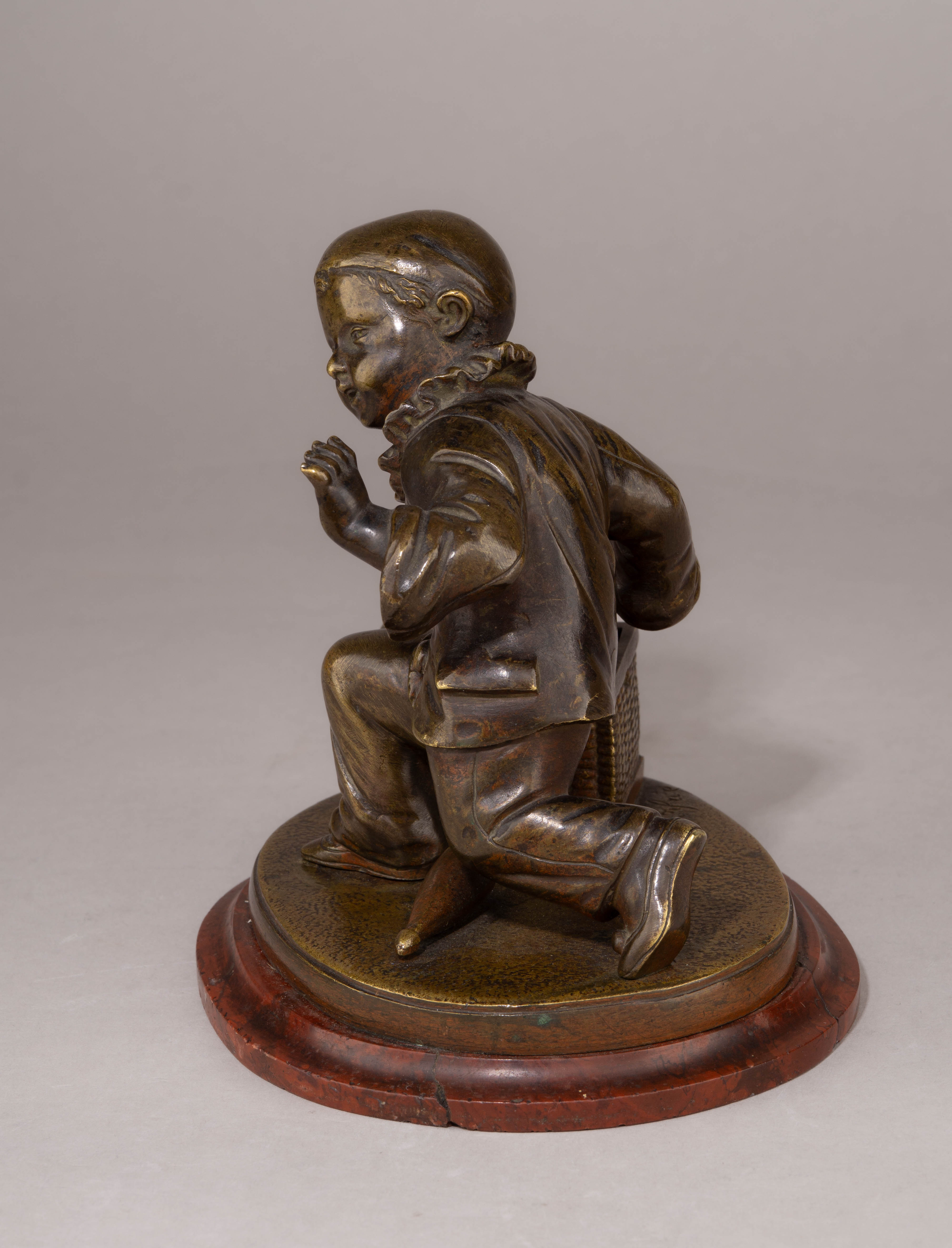 (Новогодняя) Скульптура «Пьеро с ящиком шампанского». Франция, скульптор  Шарль Анфри (Charles Anfrie), конец XIX века.